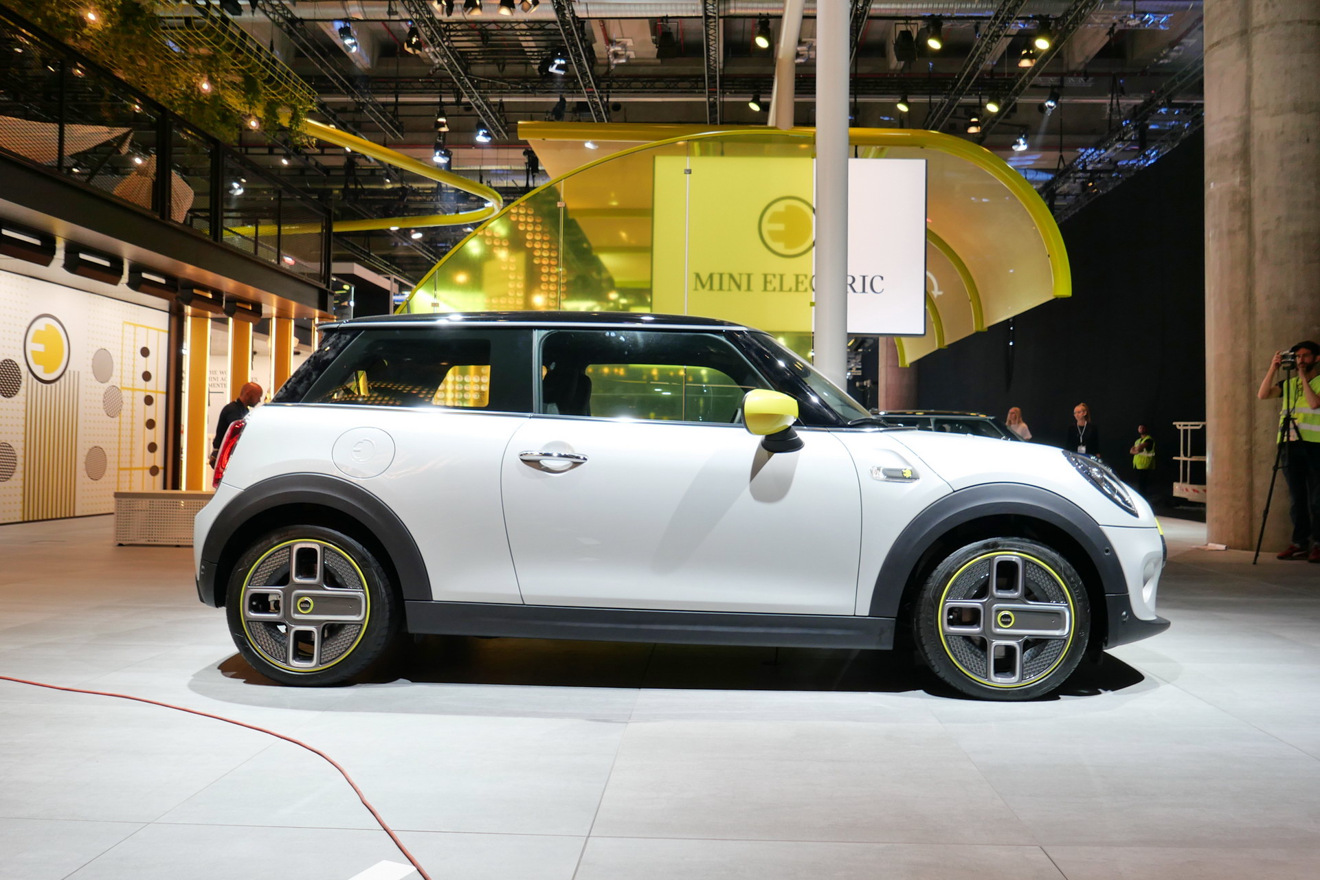 2020 Mini Cooper SE EV Drove From Munich To Frankfurt For Its World Debut