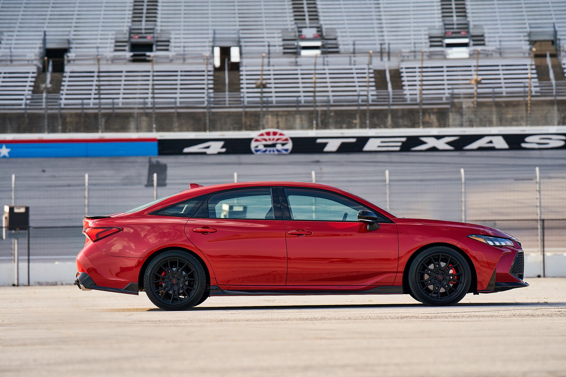 Toyota Details Sporty-Looking Camry And Avalon TRD