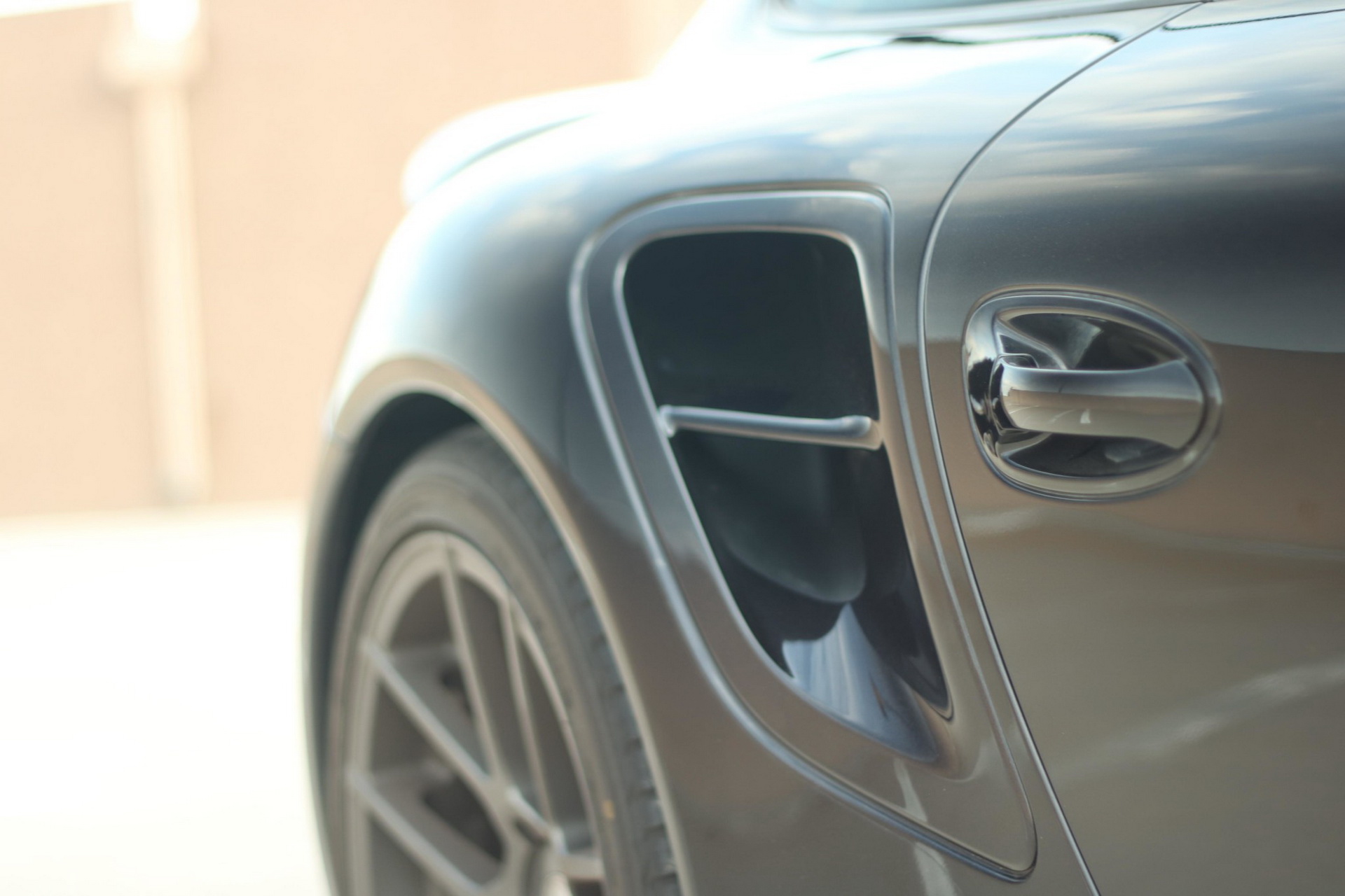 2007 Porsche 911 Turbo Wants To Entice You With Its 6-Speed Manual And Carbon Package