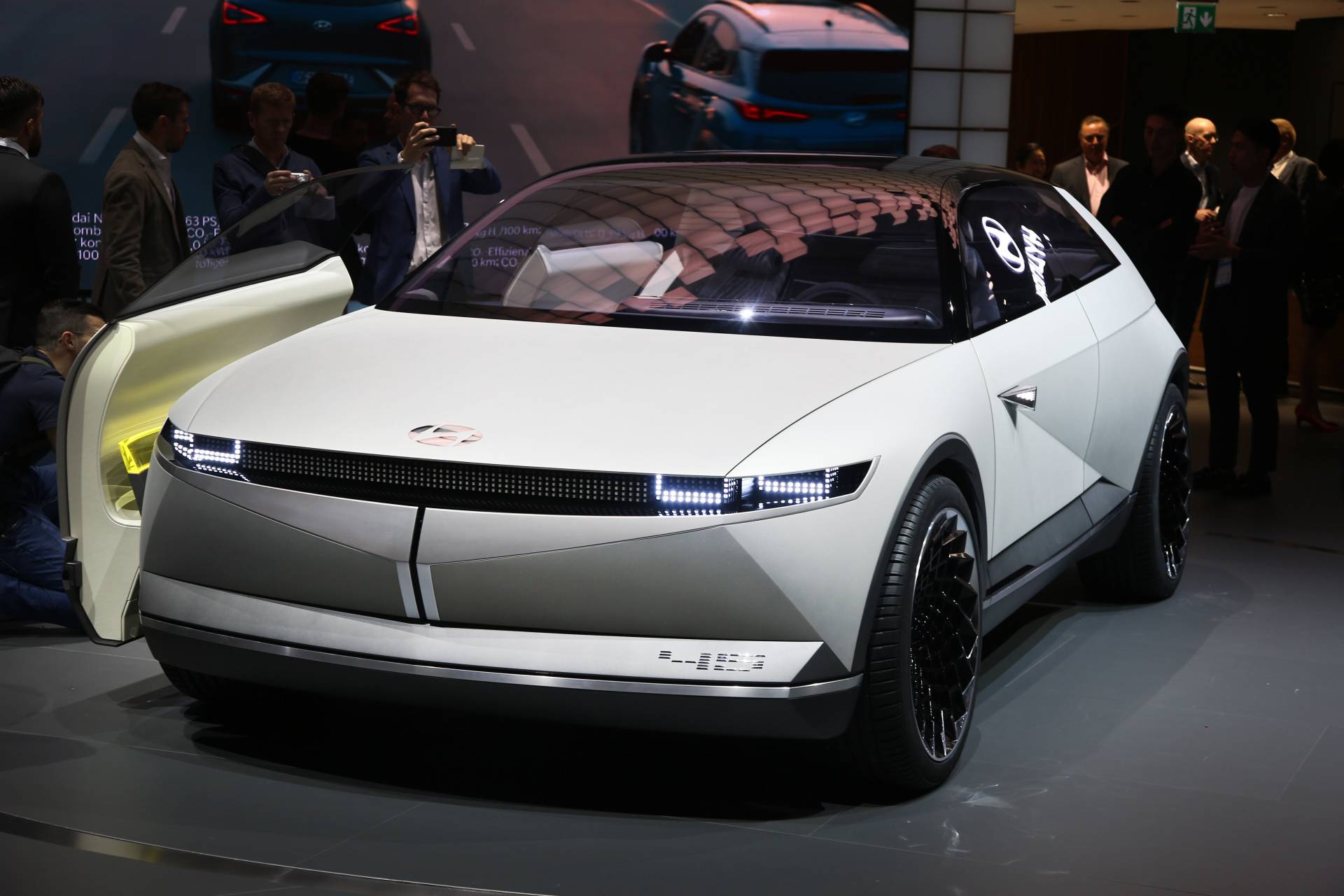 1d6c6542-hyundai-45-ev-concept-at-2019-f