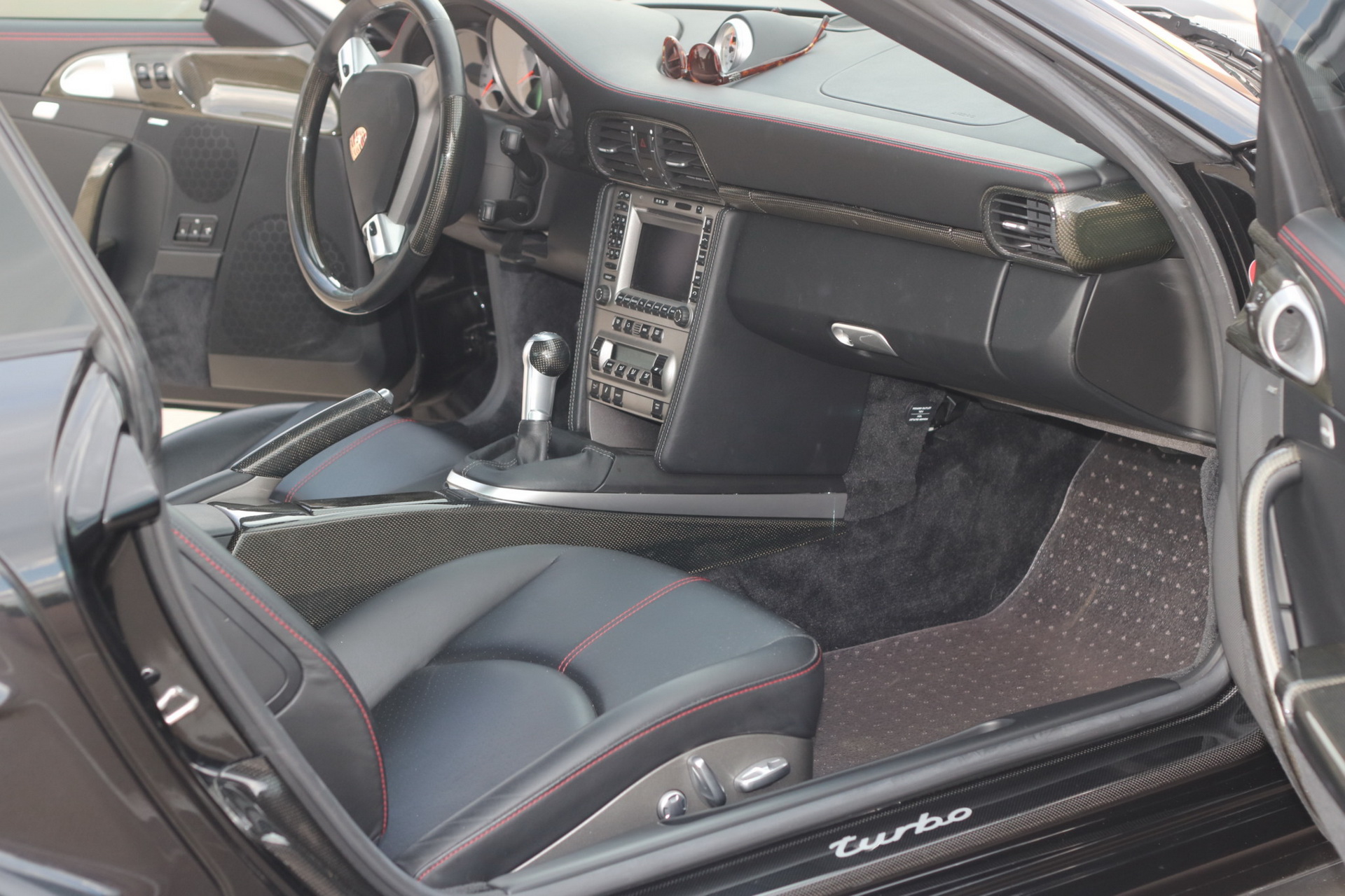 2007 Porsche 911 Turbo Wants To Entice You With Its 6-Speed Manual And Carbon Package