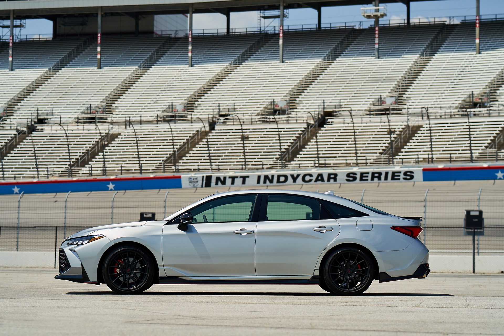 Toyota Details Sporty-Looking Camry And Avalon TRD