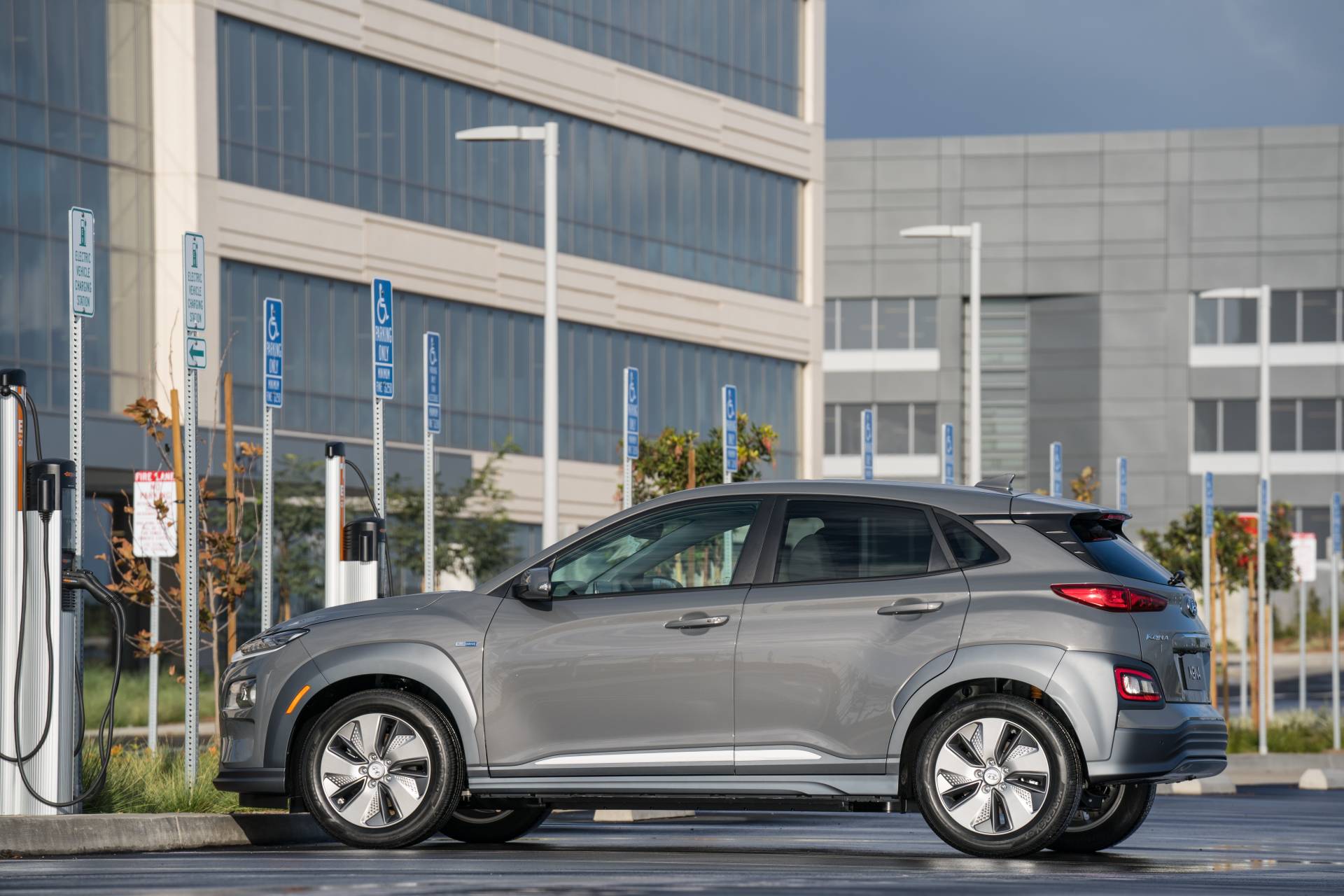 2020 Hyundai Kona Electric Gains 10.25-Inch Touchscreen, Battery Warmer System