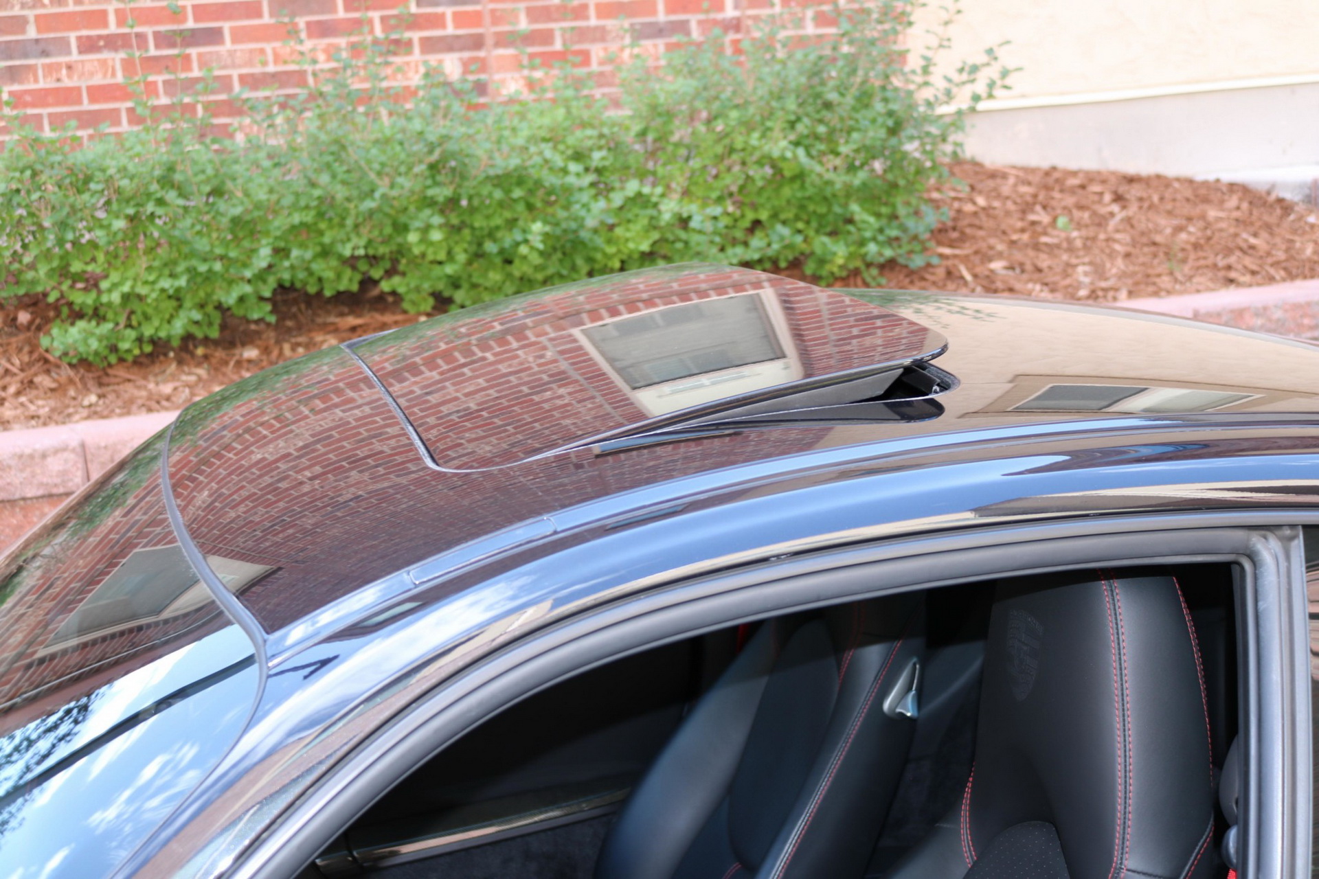 2007 Porsche 911 Turbo Wants To Entice You With Its 6-Speed Manual And Carbon Package