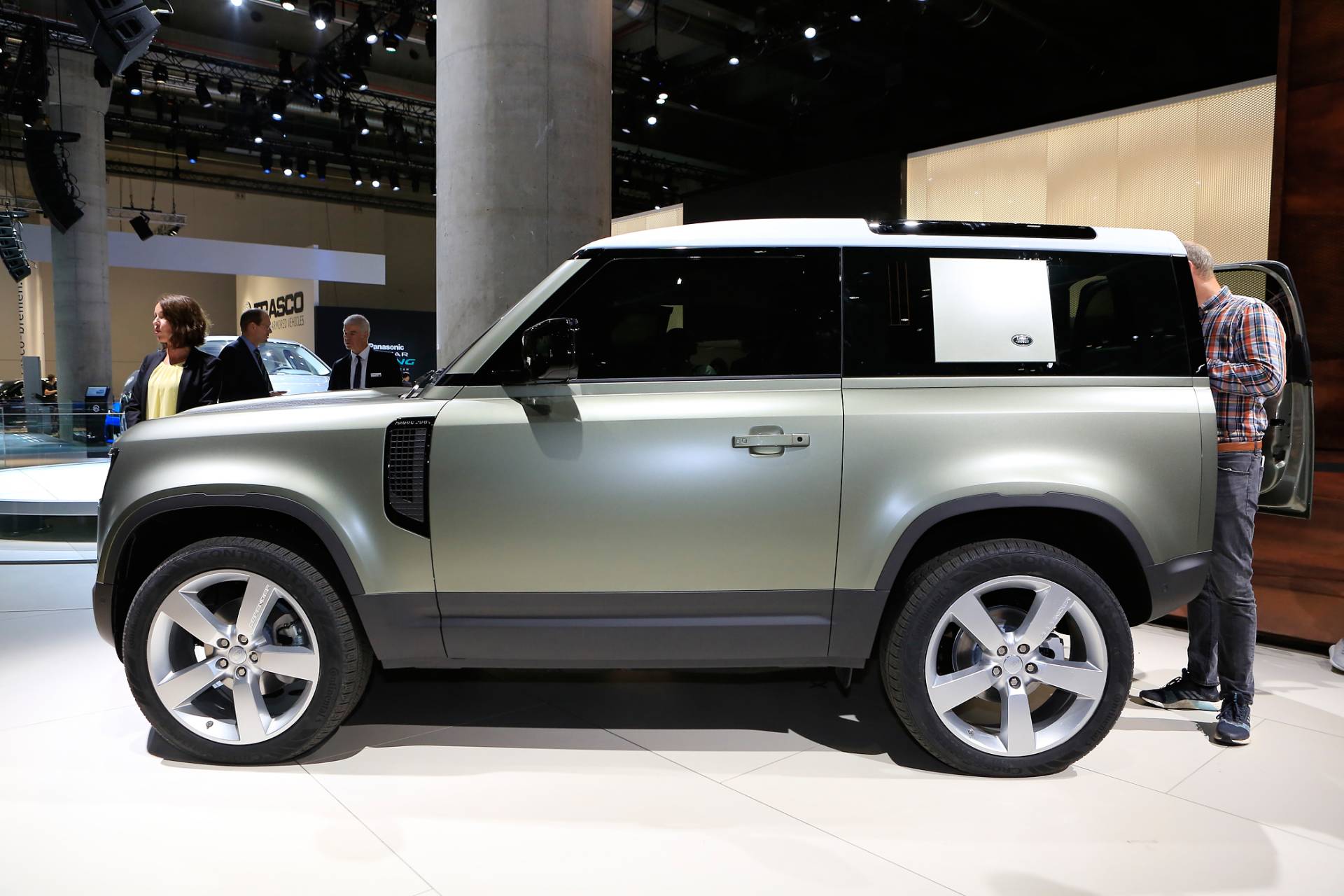 2020 Land Rover Defender Yours From $50,925 In The U.S., £45,240 In Britain