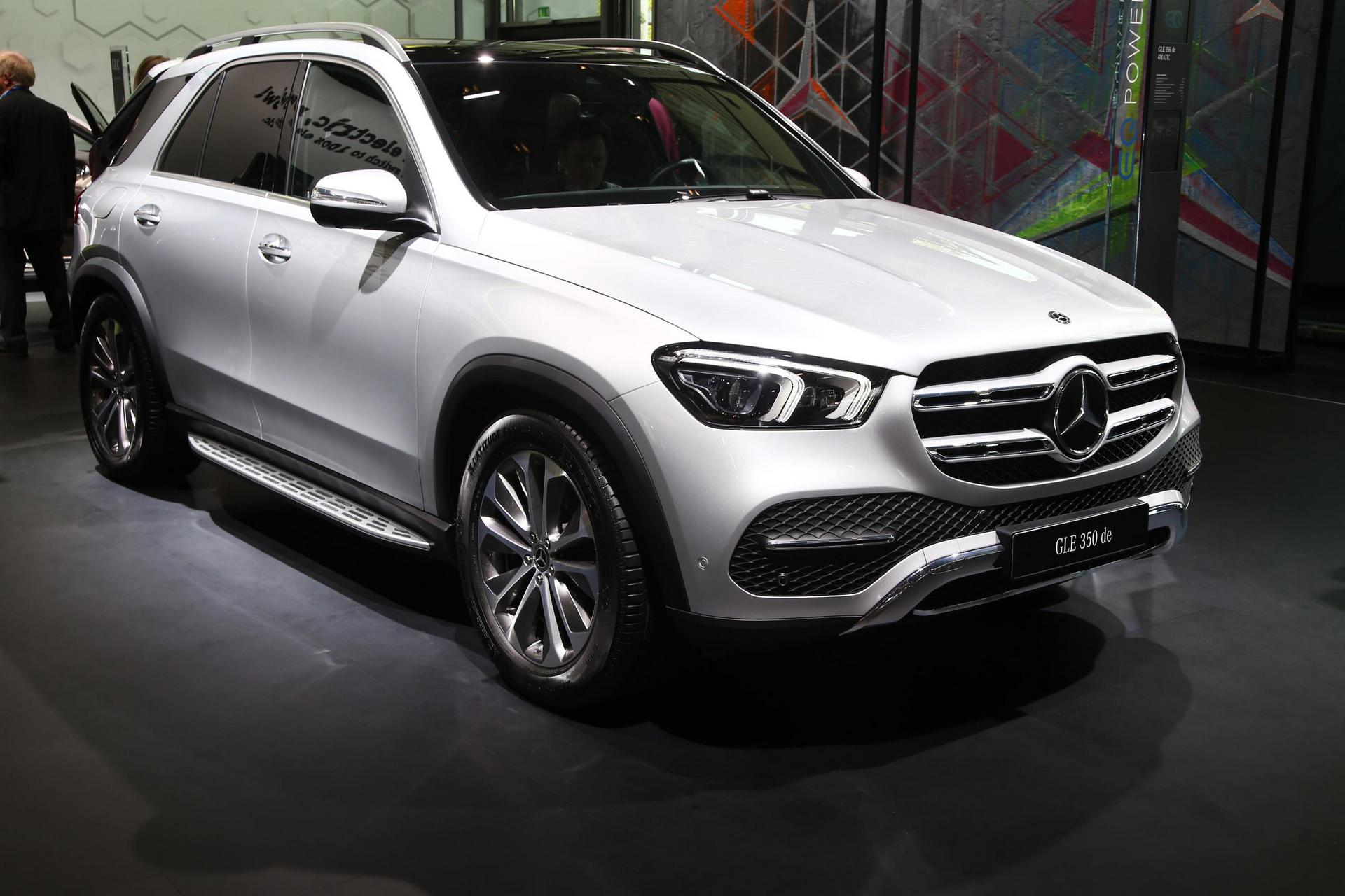 New Mercedes-Benz GLE 350 de 4MATIC Tries To Stand Out Among All Those Pure EVs