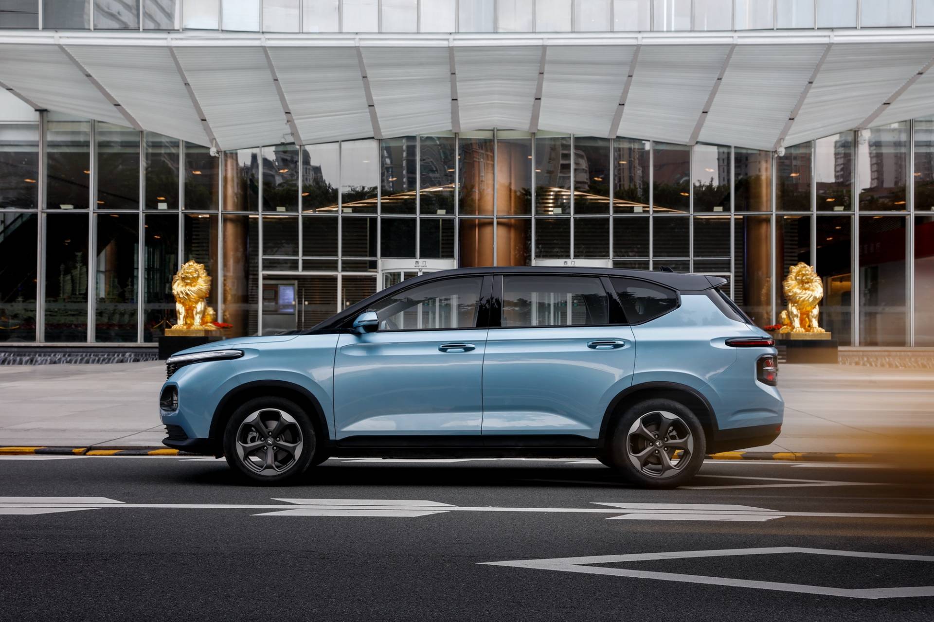 Baojun RM-5 MPV And RC-6 Crossover Debut In China With Shared Powertrain, Tech