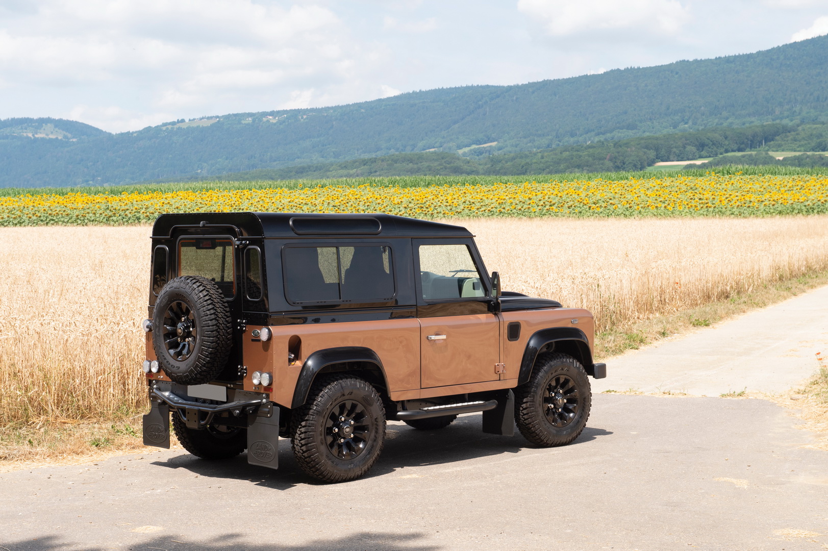 This Brand New 2016 Defender 90 Autobiography Or The Truly New 2020 Defender?