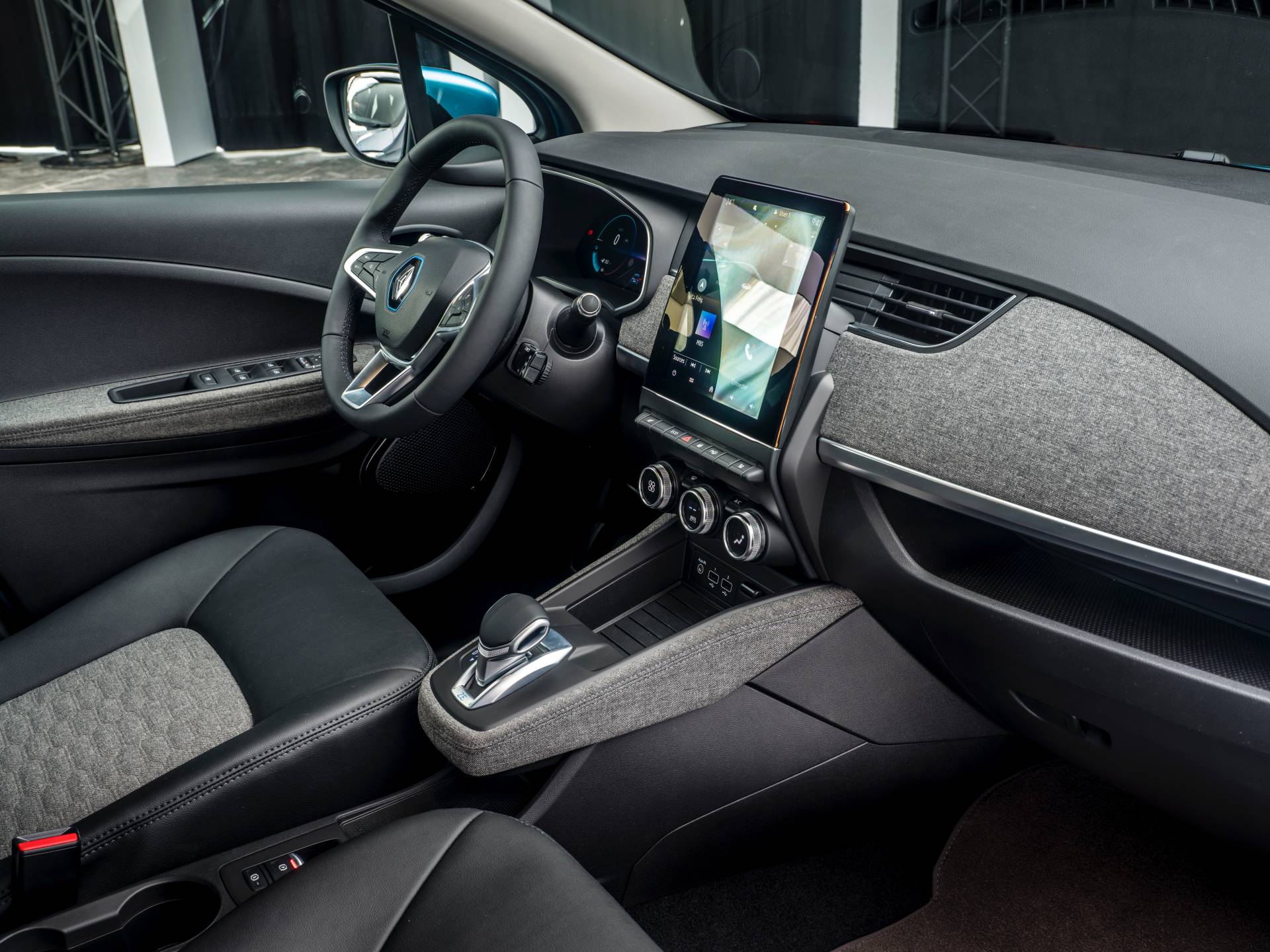 UK’s 2020 Renault Zoe Priced From £25,670, Or £18,670 With Battery Lease