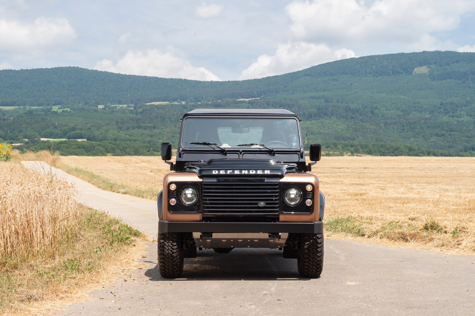 This Brand New 2016 Defender 90 Autobiography Or The Truly New 2020 Defender?