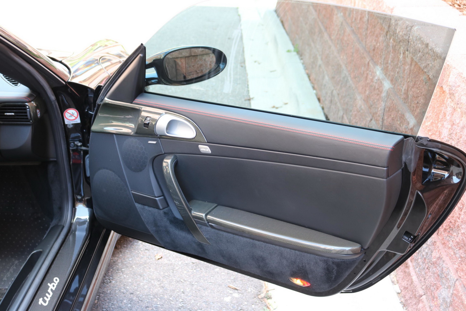 2007 Porsche 911 Turbo Wants To Entice You With Its 6-Speed Manual And Carbon Package