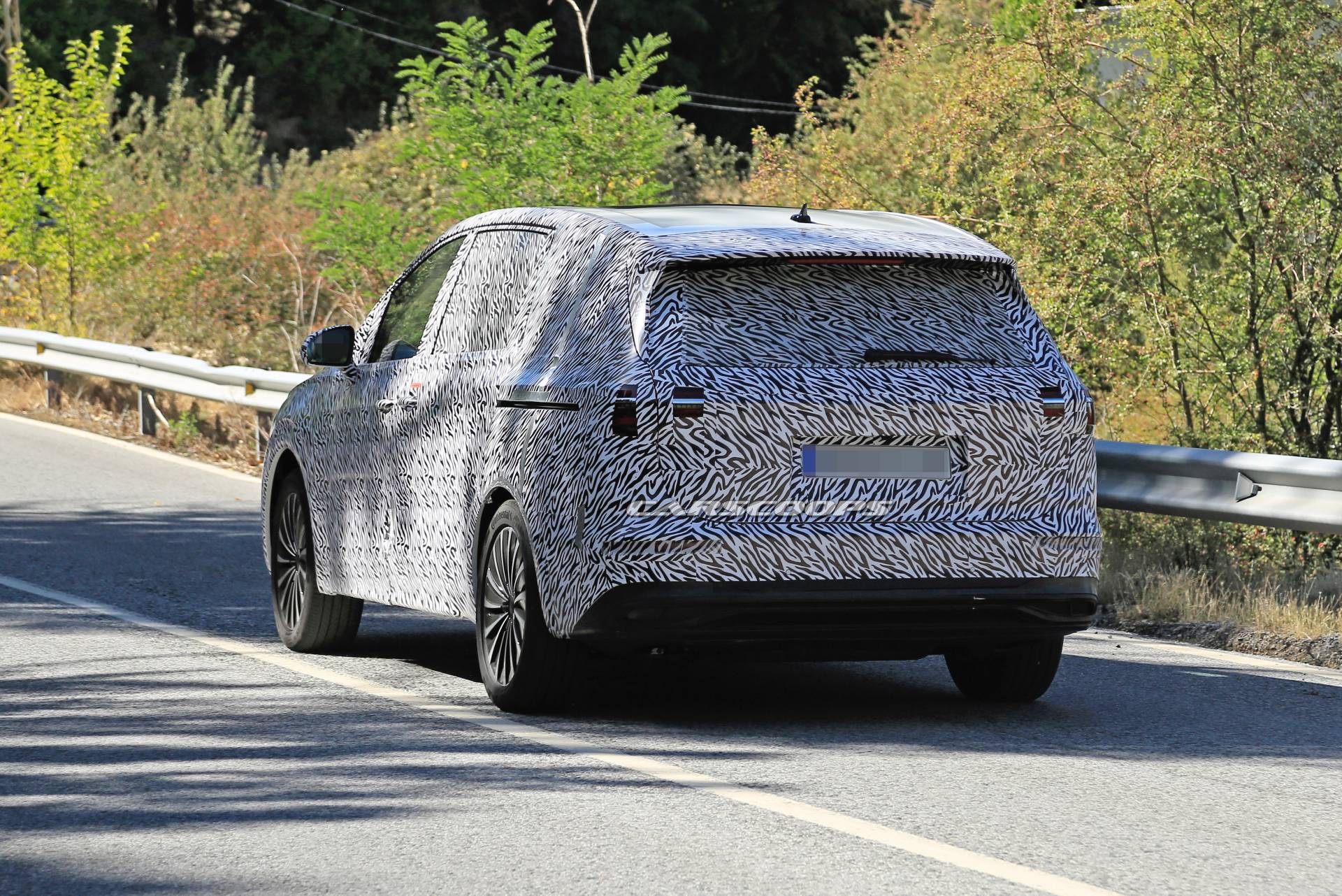 VW’s Massive 2020 Viloran Minivan For China Spotted Testing In Europe
