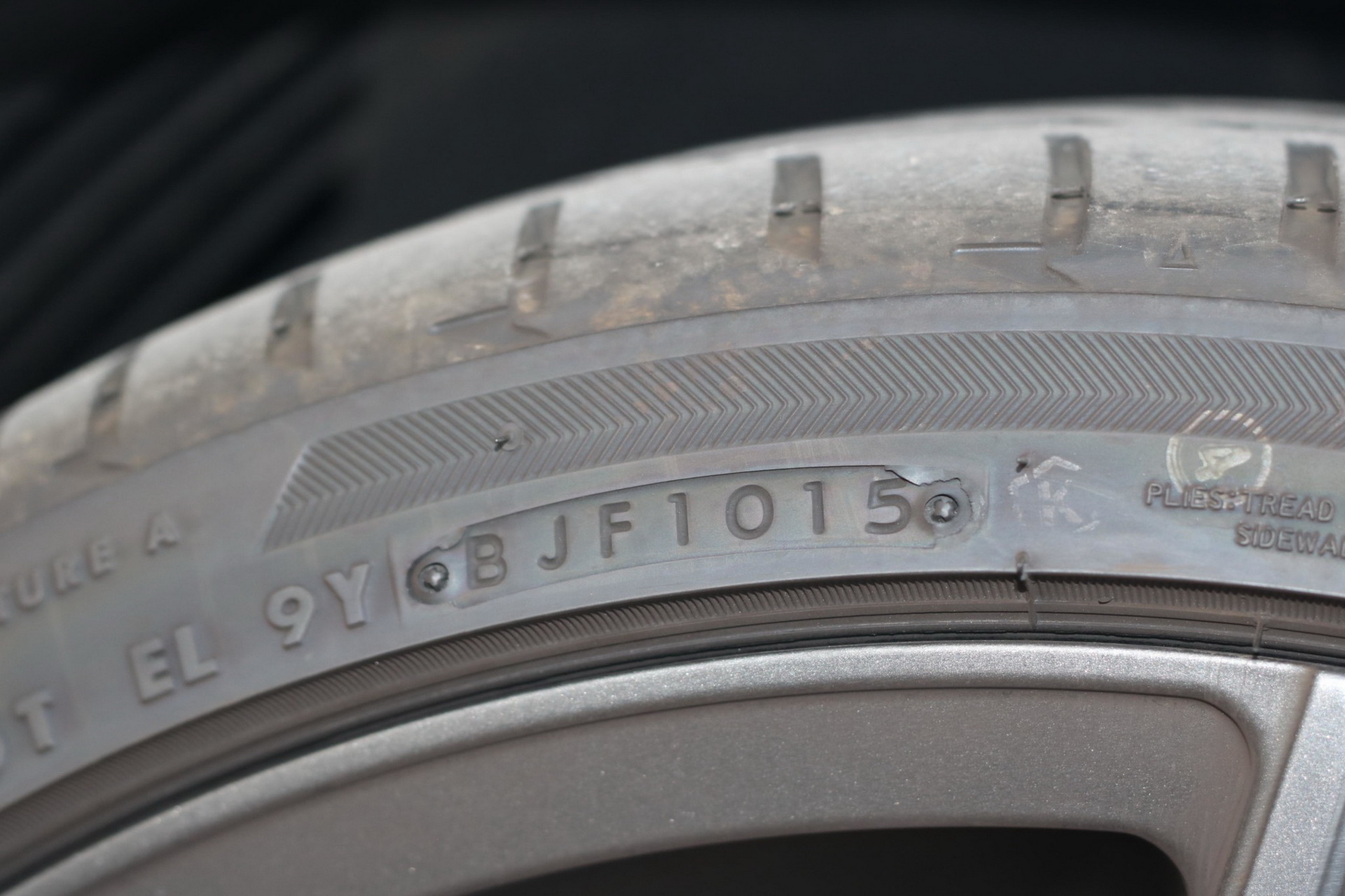 2007 Porsche 911 Turbo Wants To Entice You With Its 6-Speed Manual And Carbon Package