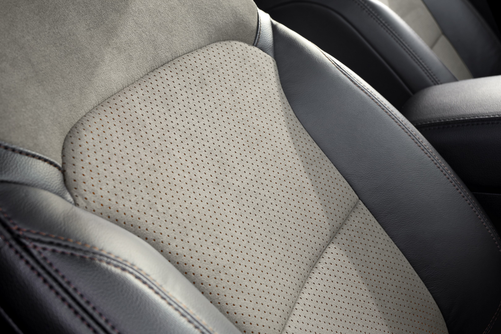 2017 Ford Explorer Recall: Keep Your Hands To Yourself To Avoid Injury