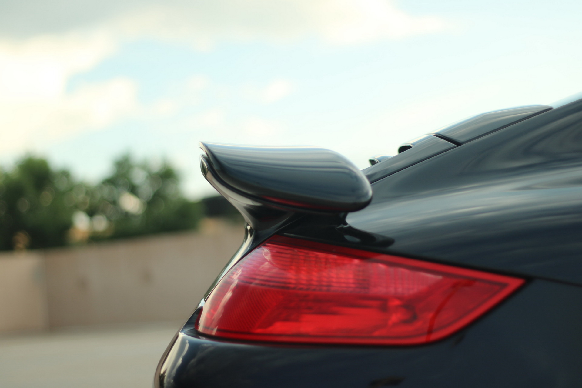 2007 Porsche 911 Turbo Wants To Entice You With Its 6-Speed Manual And Carbon Package