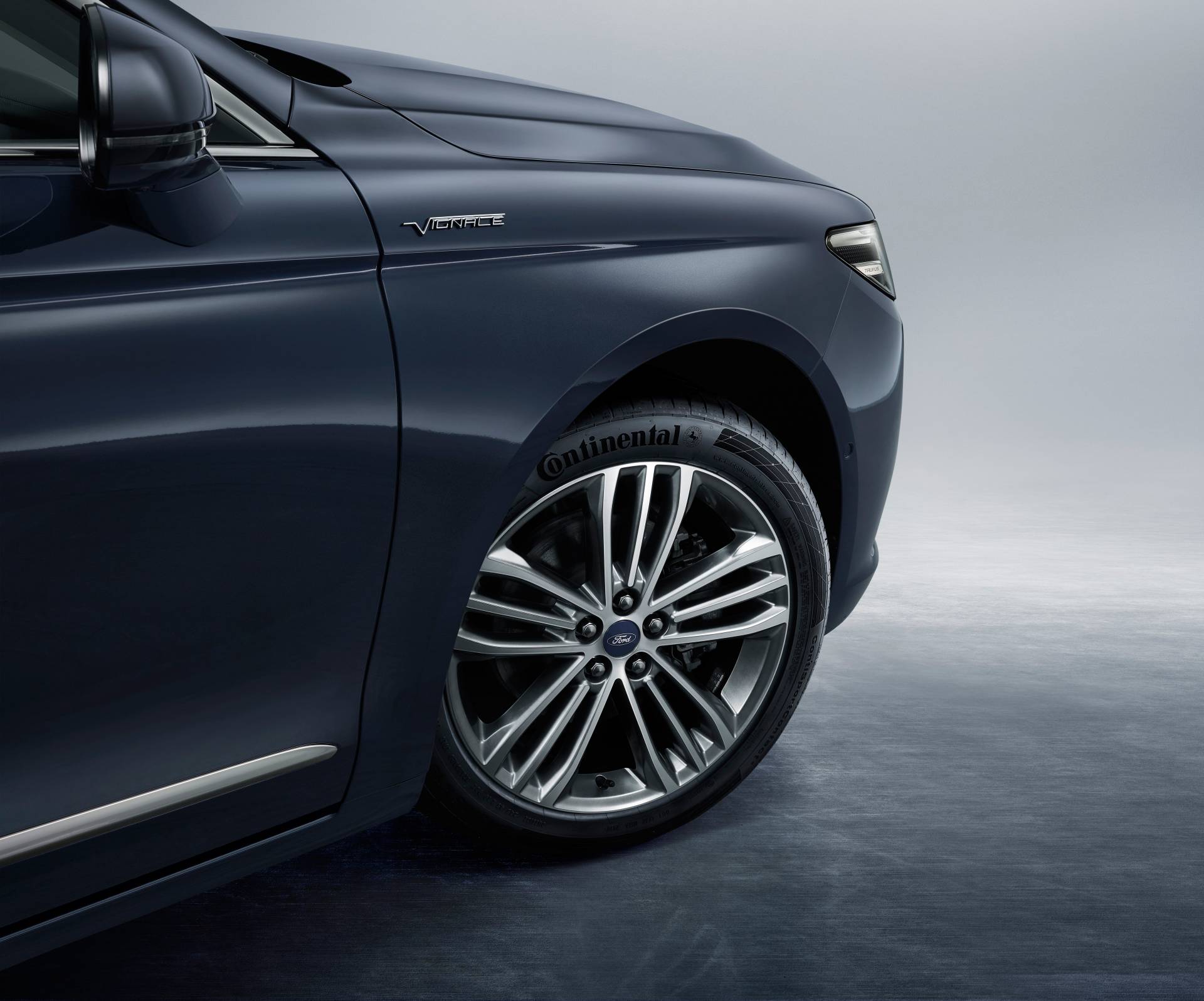 2020 Ford Taurus Vignale Boasts 12.8-Inch Tablet Touchscreen In China