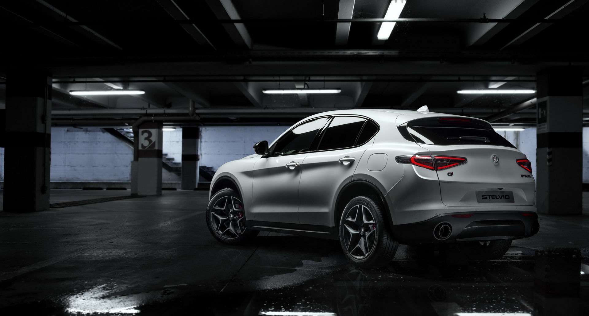 Alfa Romeo Stelvio Ti Arrives In The UK With Carbon Details And Full Of Kit