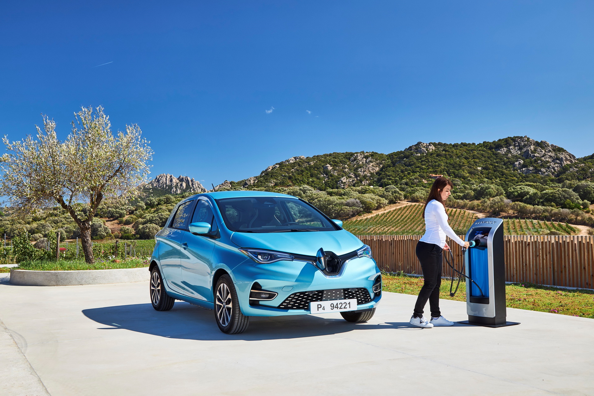 New Renault Zoe EV Launched In Europe With Up To 242 Miles Of Range