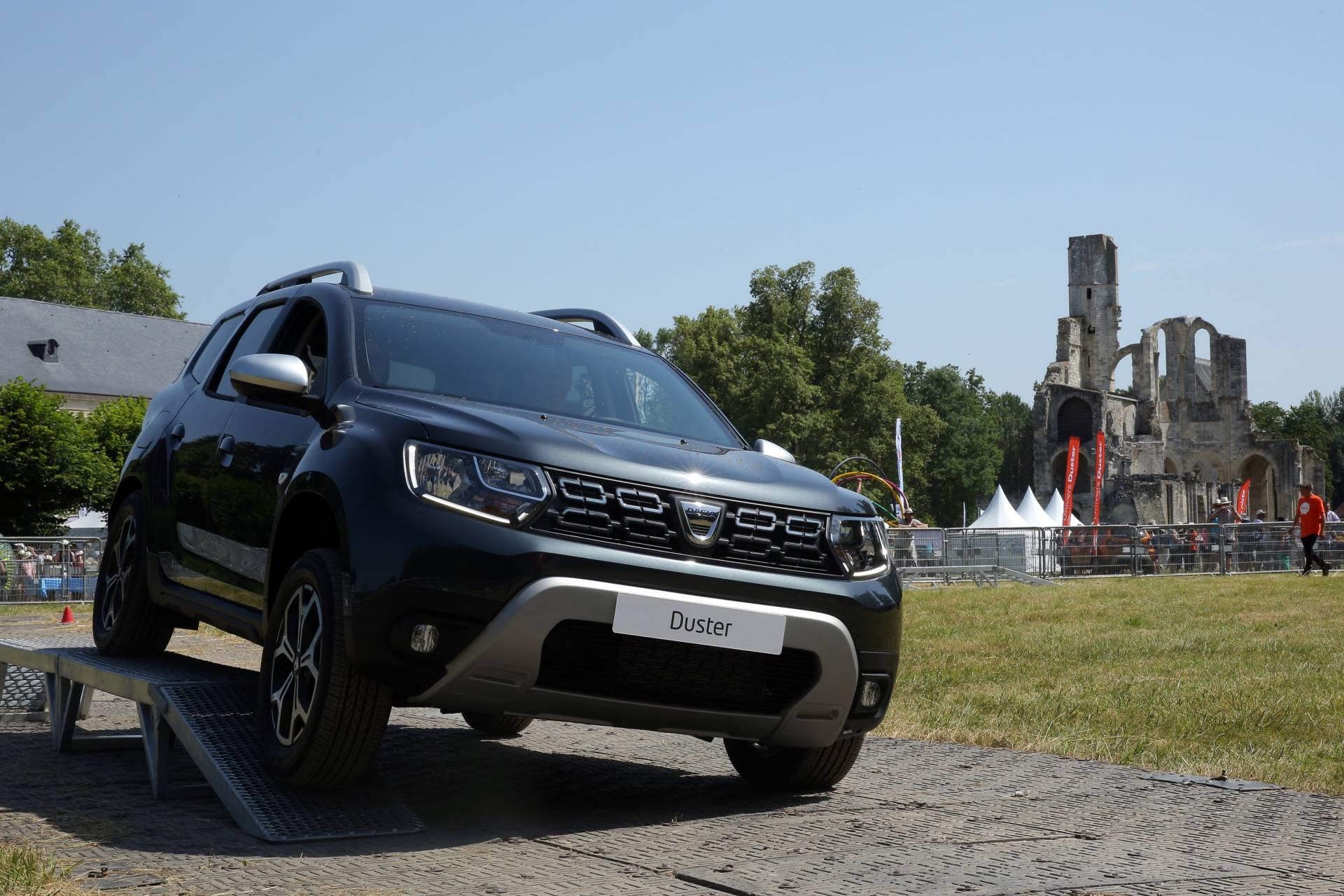 France-Only Dacia Duster Black Collector Edition Goes On Sale Exclusively Online