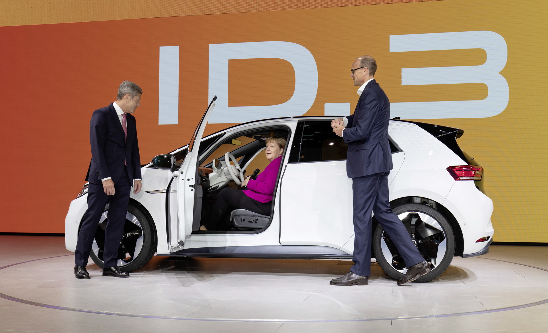 Chancellor Merkel Checks Out ID.3 In Frankfurt, Offers To Help German EV Industry