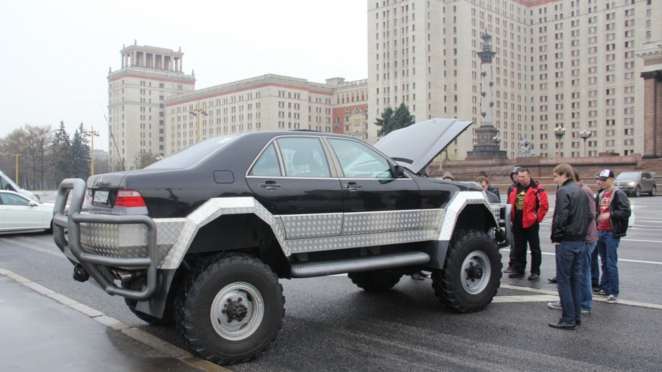 This Mercedes-Benz S500 Monster Truck Is Here To Show The G-Class A Thing Or Two