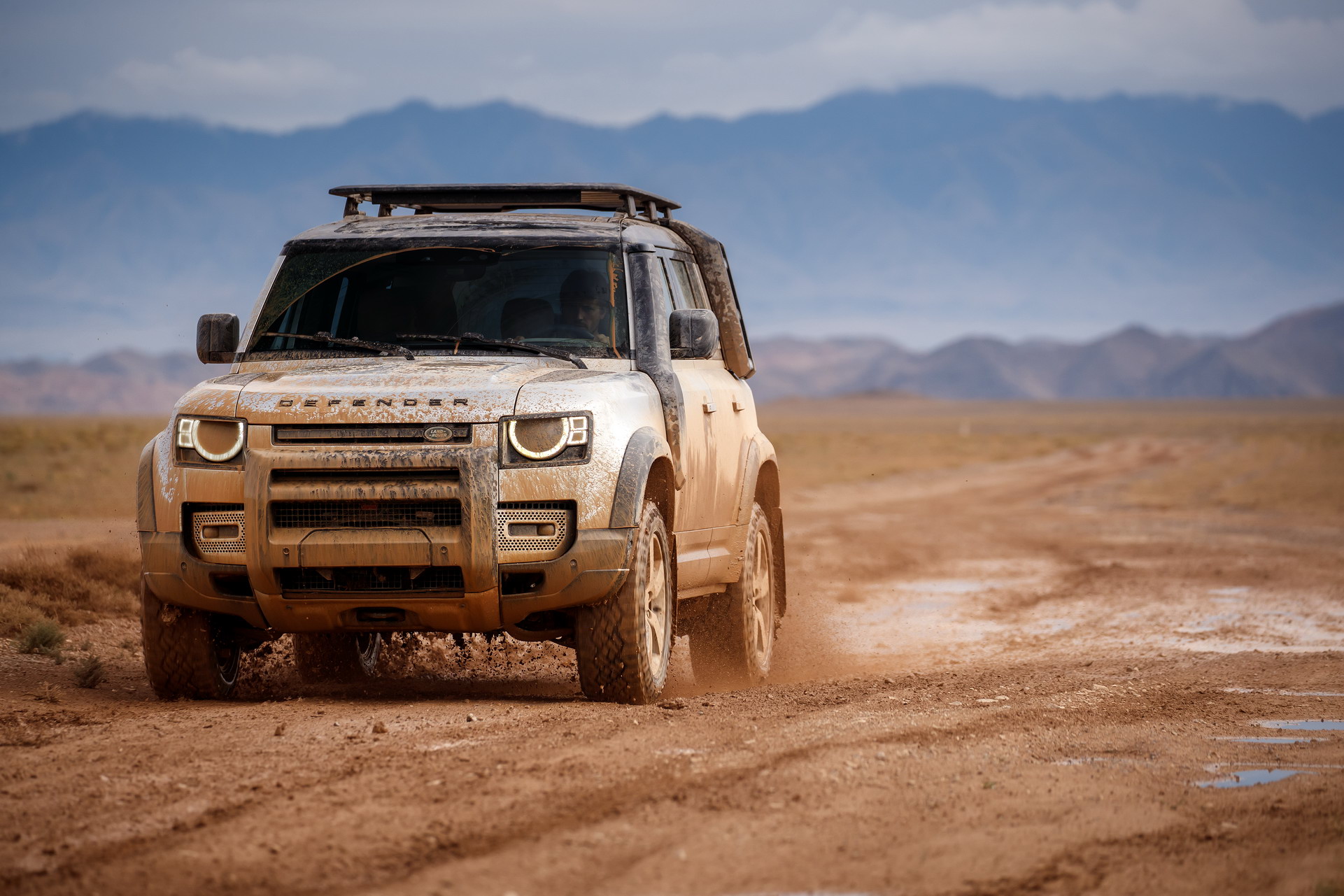 2020 Land Rover Defender To Get A Remote Control Function For Off-Roading