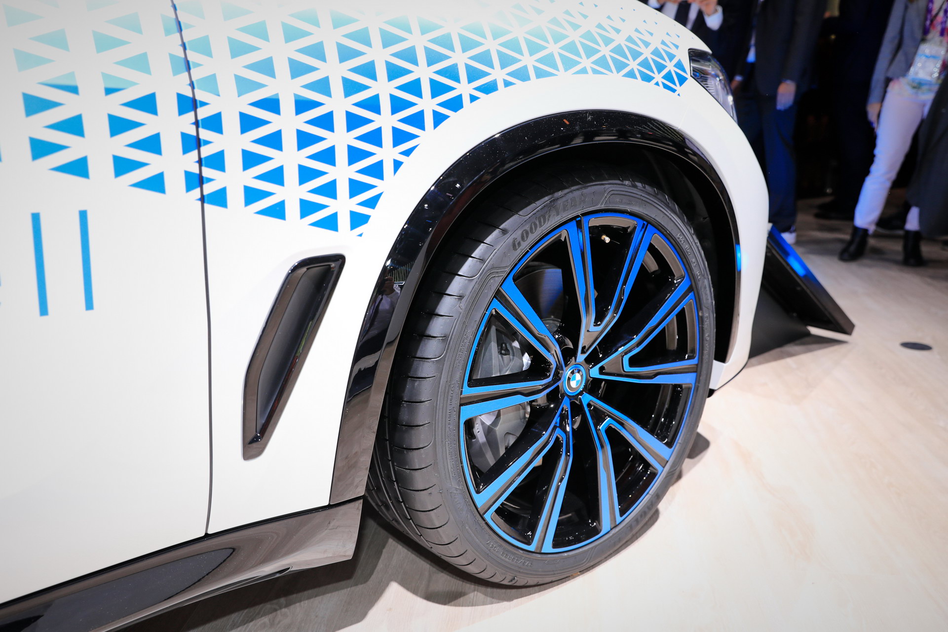 BMW’s Fuel Cell X5 Previewed By i Next Hydrogen Featuring Tech Jointly Developed With Toyota
