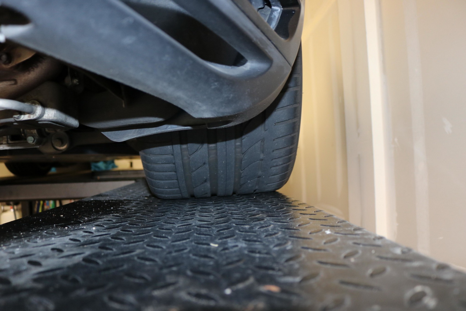 2007 Porsche 911 Turbo Wants To Entice You With Its 6-Speed Manual And Carbon Package