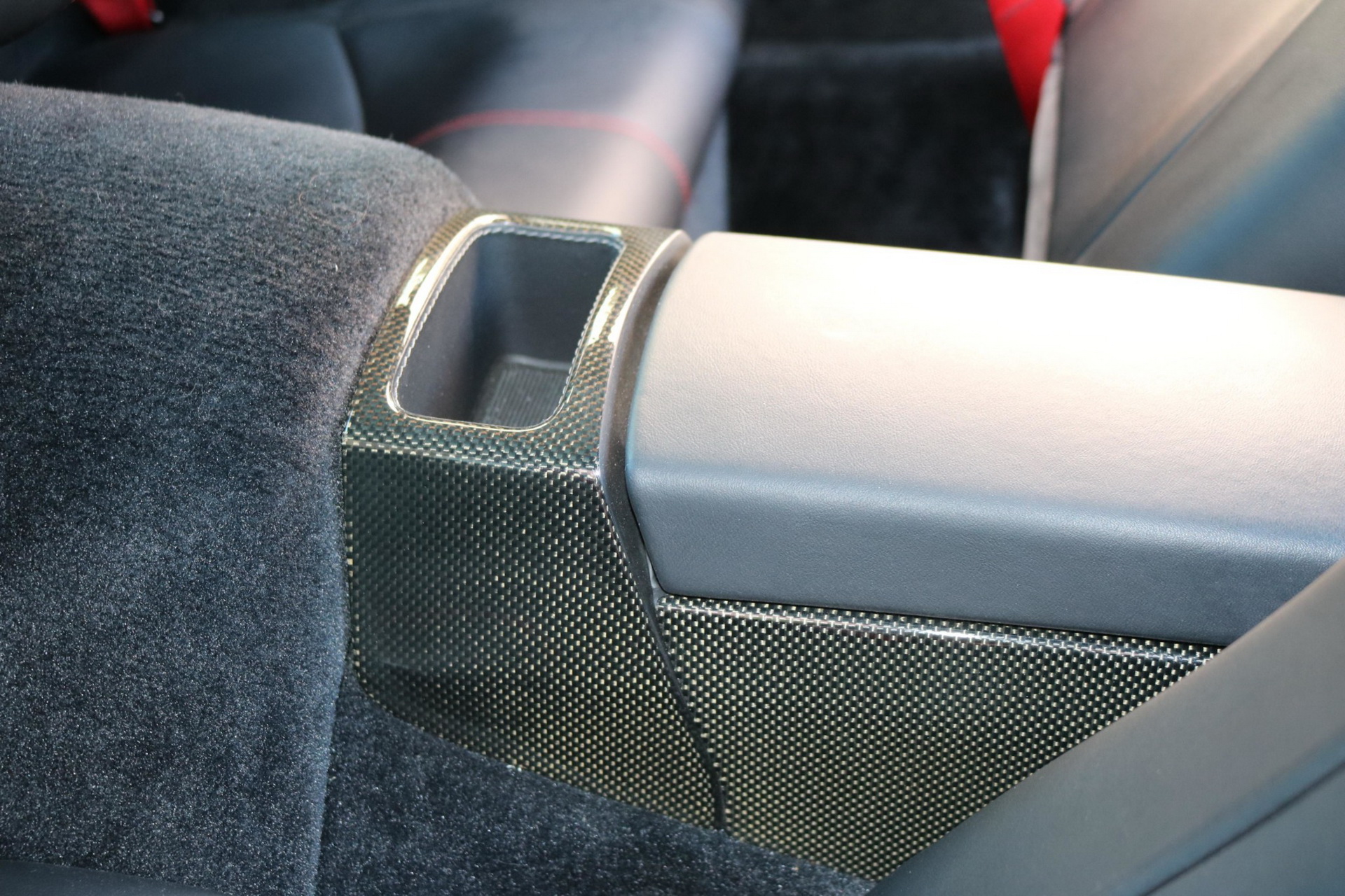 2007 Porsche 911 Turbo Wants To Entice You With Its 6-Speed Manual And Carbon Package