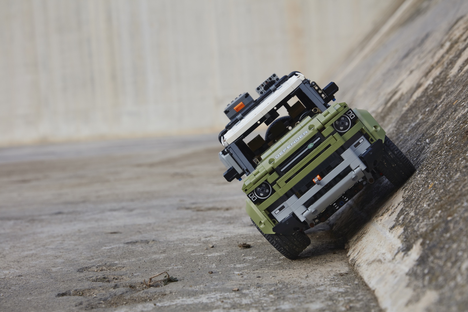 2020 Land Rover Defender Gets Its Own, Extremely Detailed LEGO Technic Set