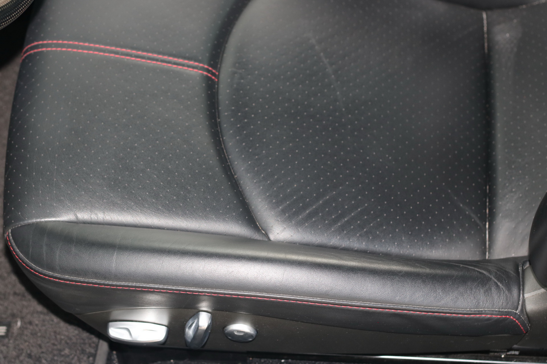 2007 Porsche 911 Turbo Wants To Entice You With Its 6-Speed Manual And Carbon Package