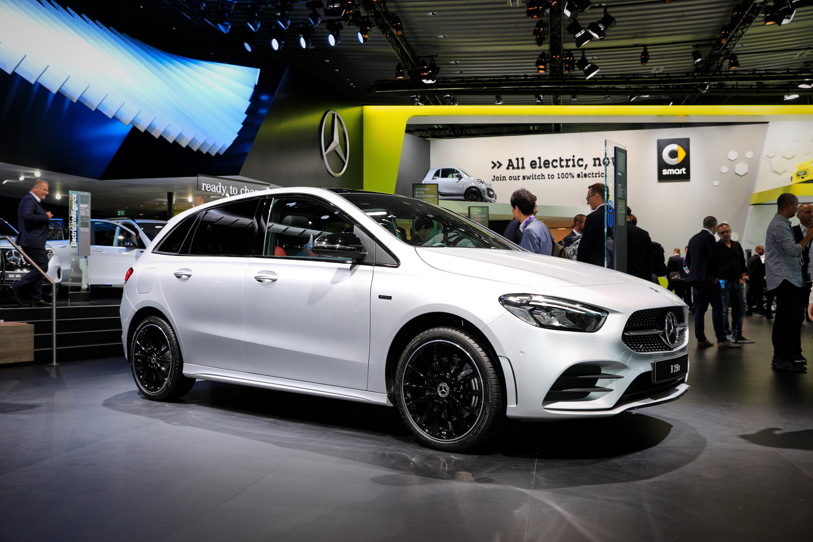 2020 Mercedes-Benz A250e And B250e Plug Into The Heart Of The Compact Segment