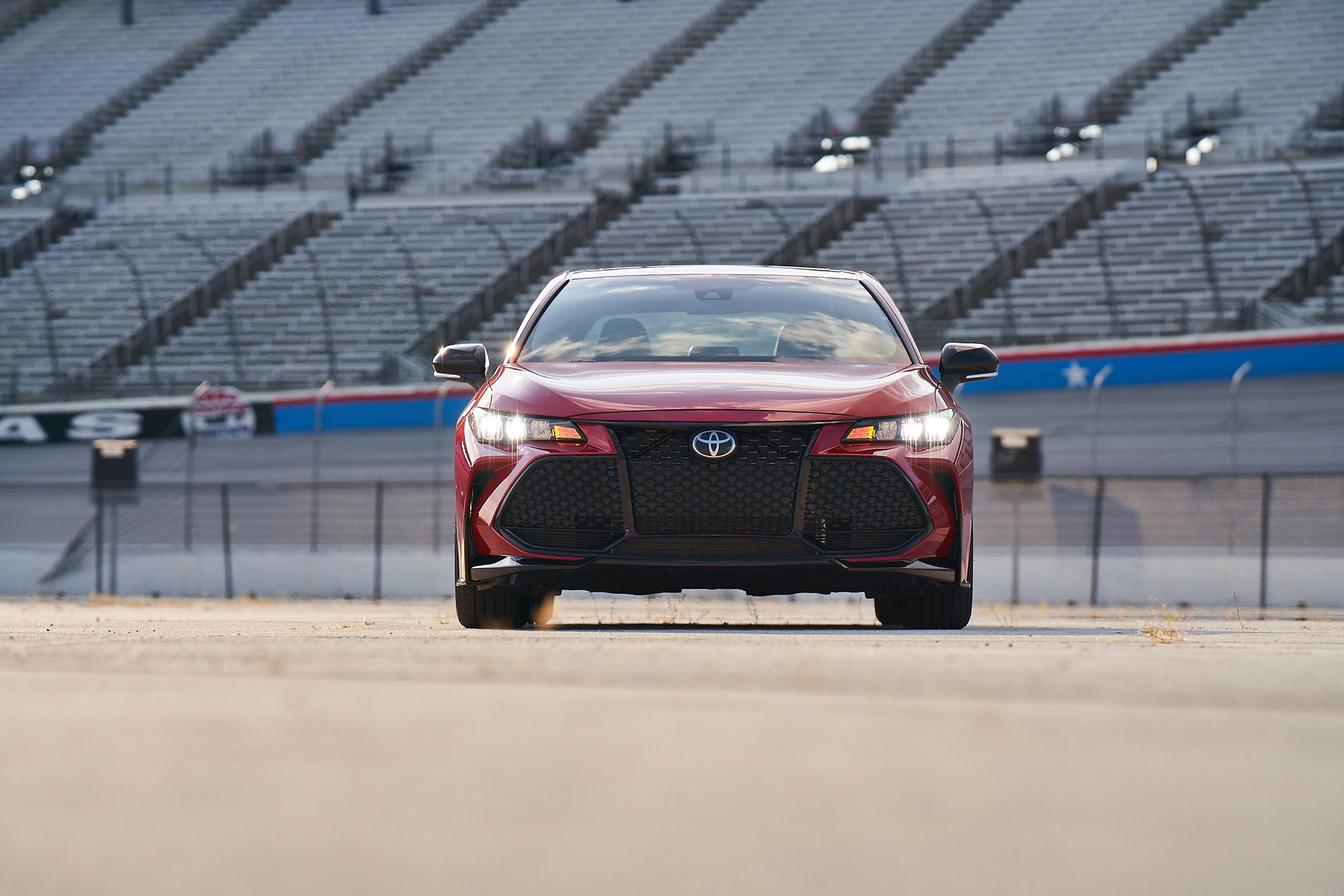 Toyota Details Sporty-Looking Camry And Avalon TRD