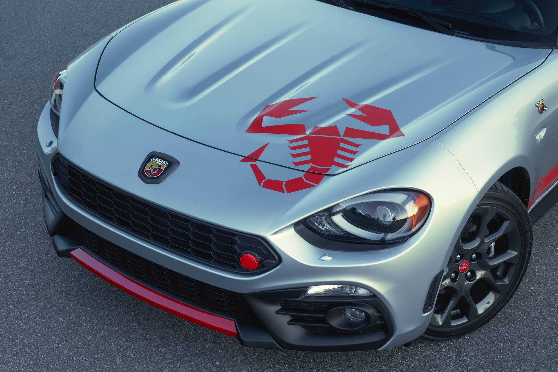 2020 Fiat 124 Spider Updated With Scorpion Decals And… That’s About It
