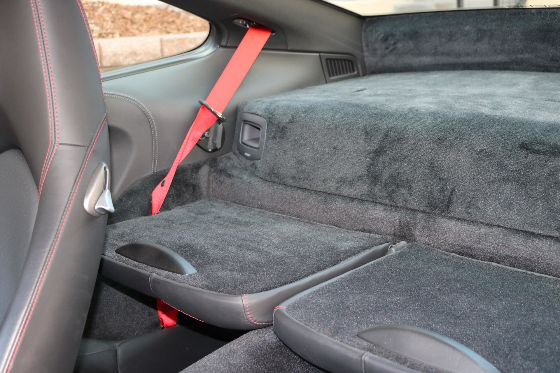 2007 Porsche 911 Turbo Wants To Entice You With Its 6-Speed Manual And Carbon Package