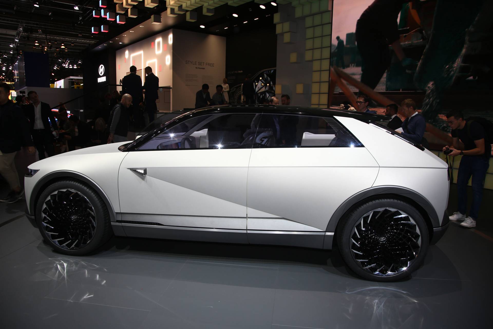 Hyundai 45 EV Concept Finds Inspiration In The Past For The Design Of Upcoming EVs