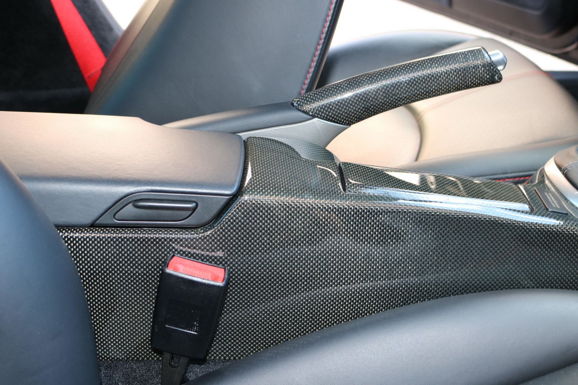 2007 Porsche 911 Turbo Wants To Entice You With Its 6-Speed Manual And Carbon Package