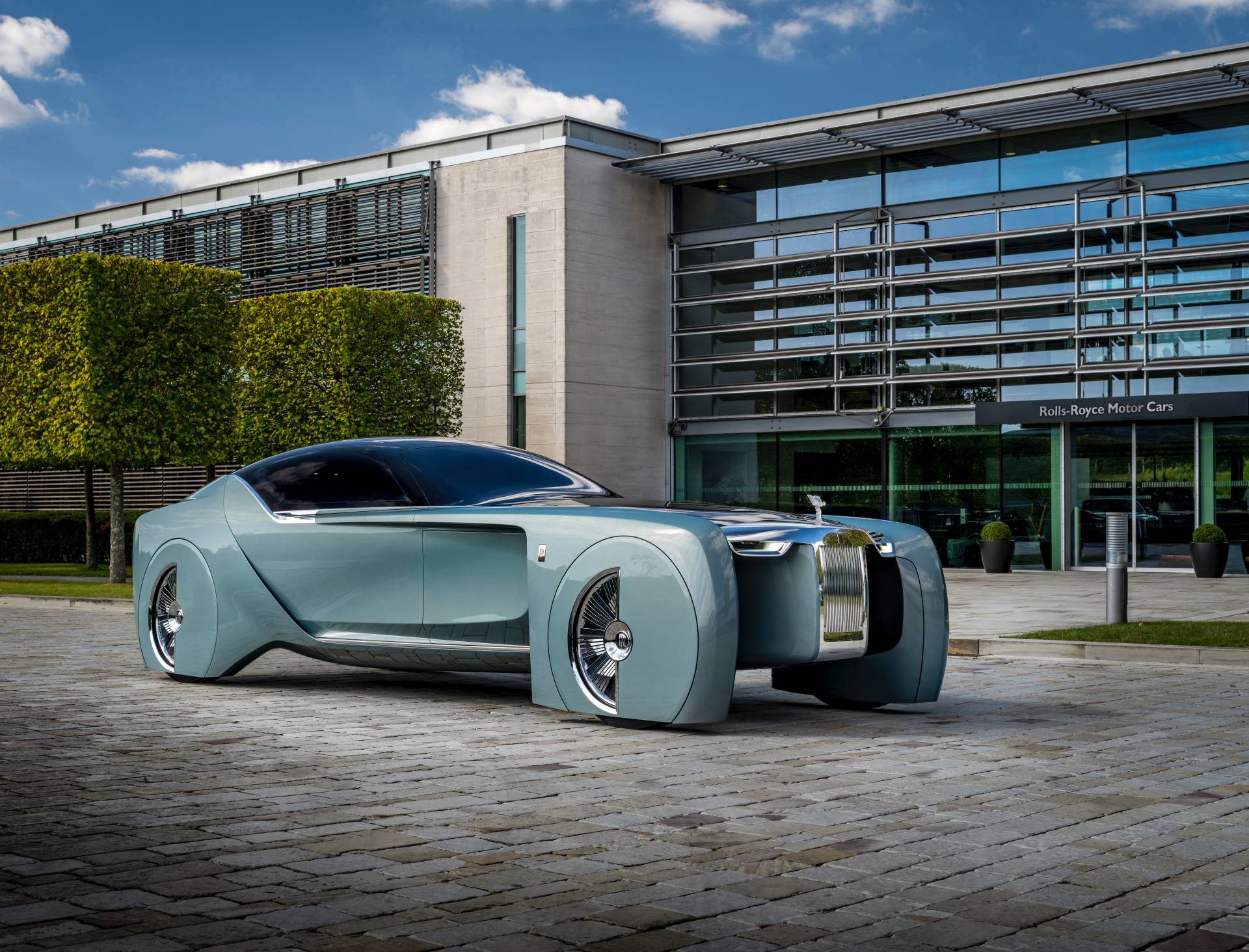 Rolls-Royce 103EX Autonomous EV Study Returns Home For The First Time Since 2016