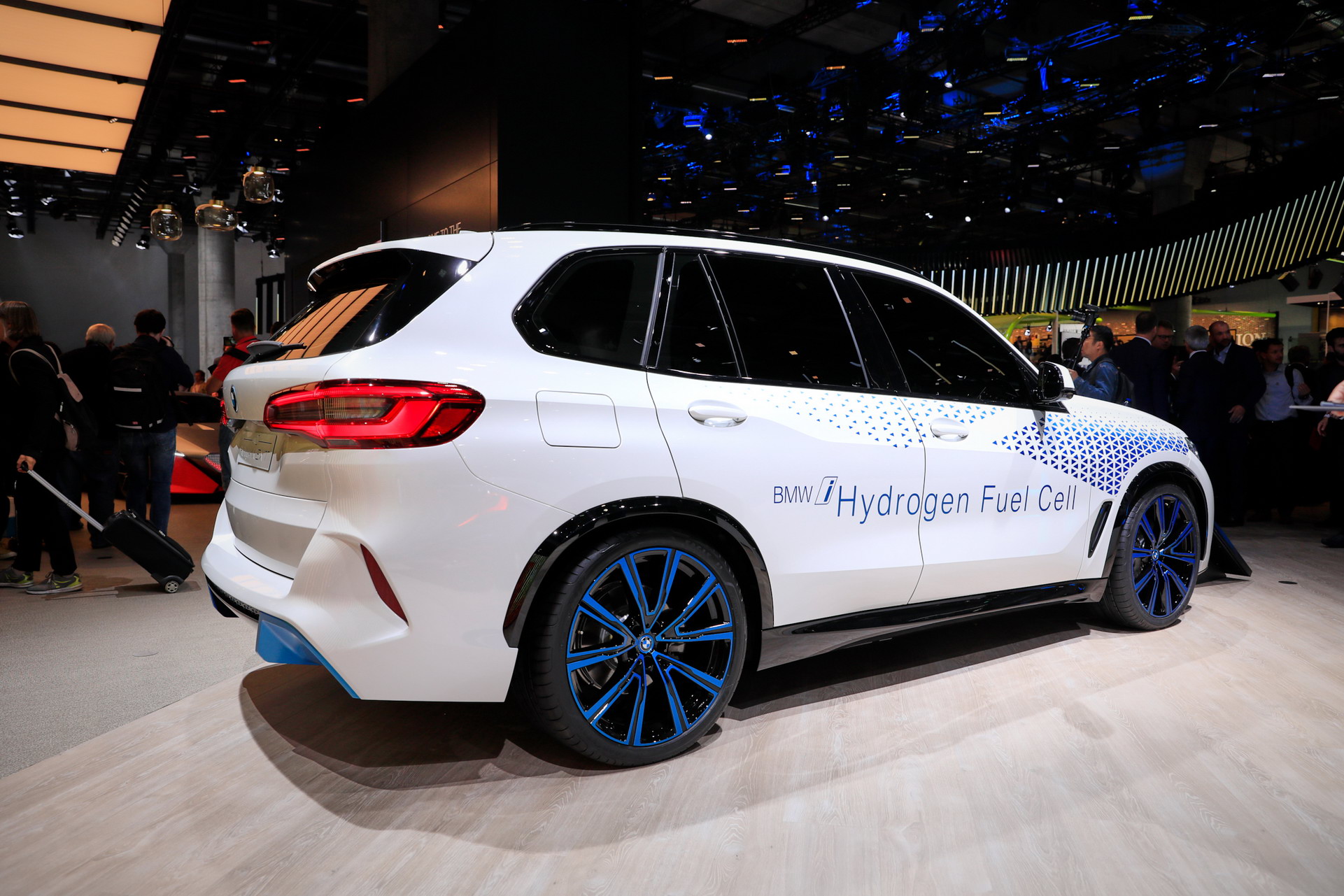 BMW’s Fuel Cell X5 Previewed By i Next Hydrogen Featuring Tech Jointly Developed With Toyota