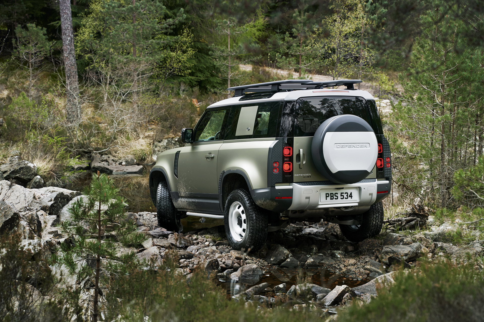 2020 Land Rover Defender To Get A Remote Control Function For Off-Roading