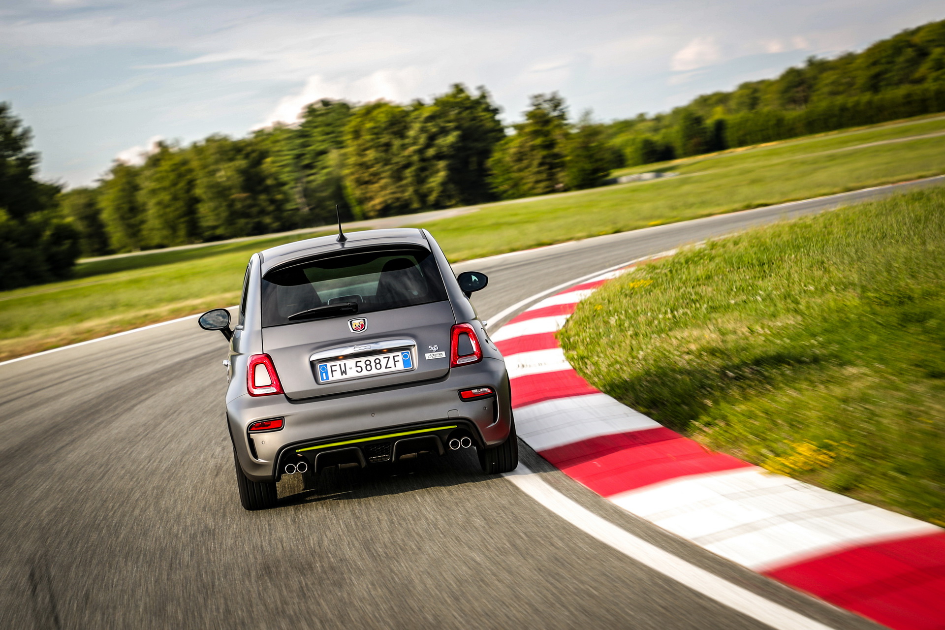 New Abarth 595 Pista Packs 165 PS In A More Focused Chassis