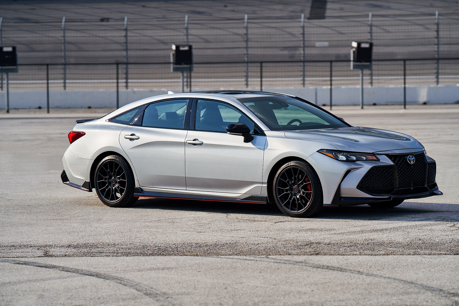 Toyota Details Sporty-Looking Camry And Avalon TRD
