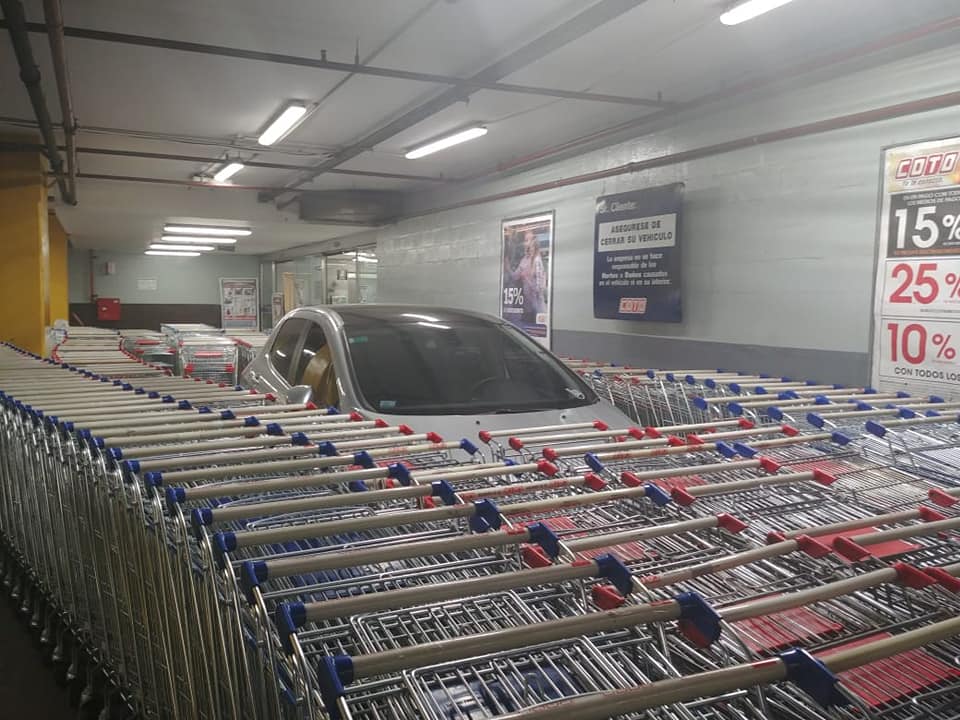 Supermarket Employees Teach Driver Who Parked In Cart Aisle A Hilarious Lesson