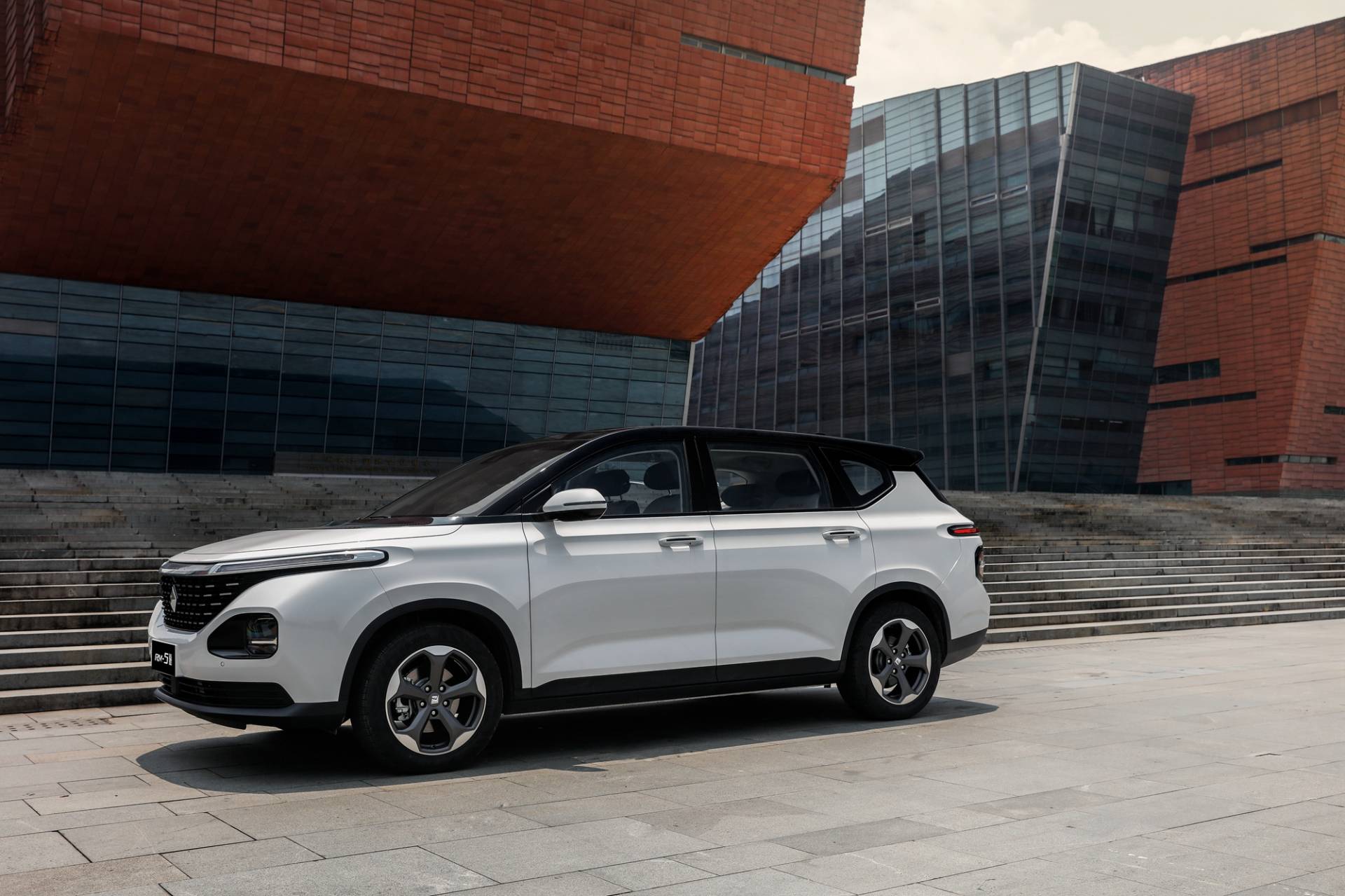 Baojun RM-5 MPV And RC-6 Crossover Debut In China With Shared Powertrain, Tech