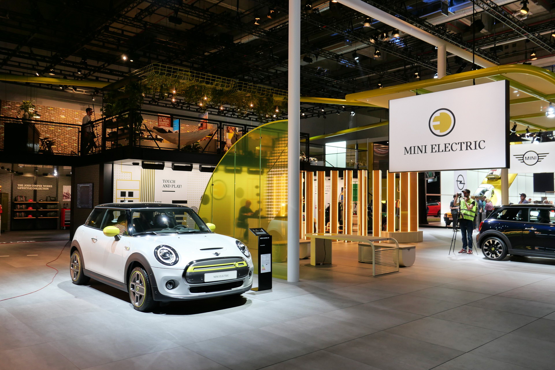 2020 Mini Cooper SE EV Drove From Munich To Frankfurt For Its World Debut