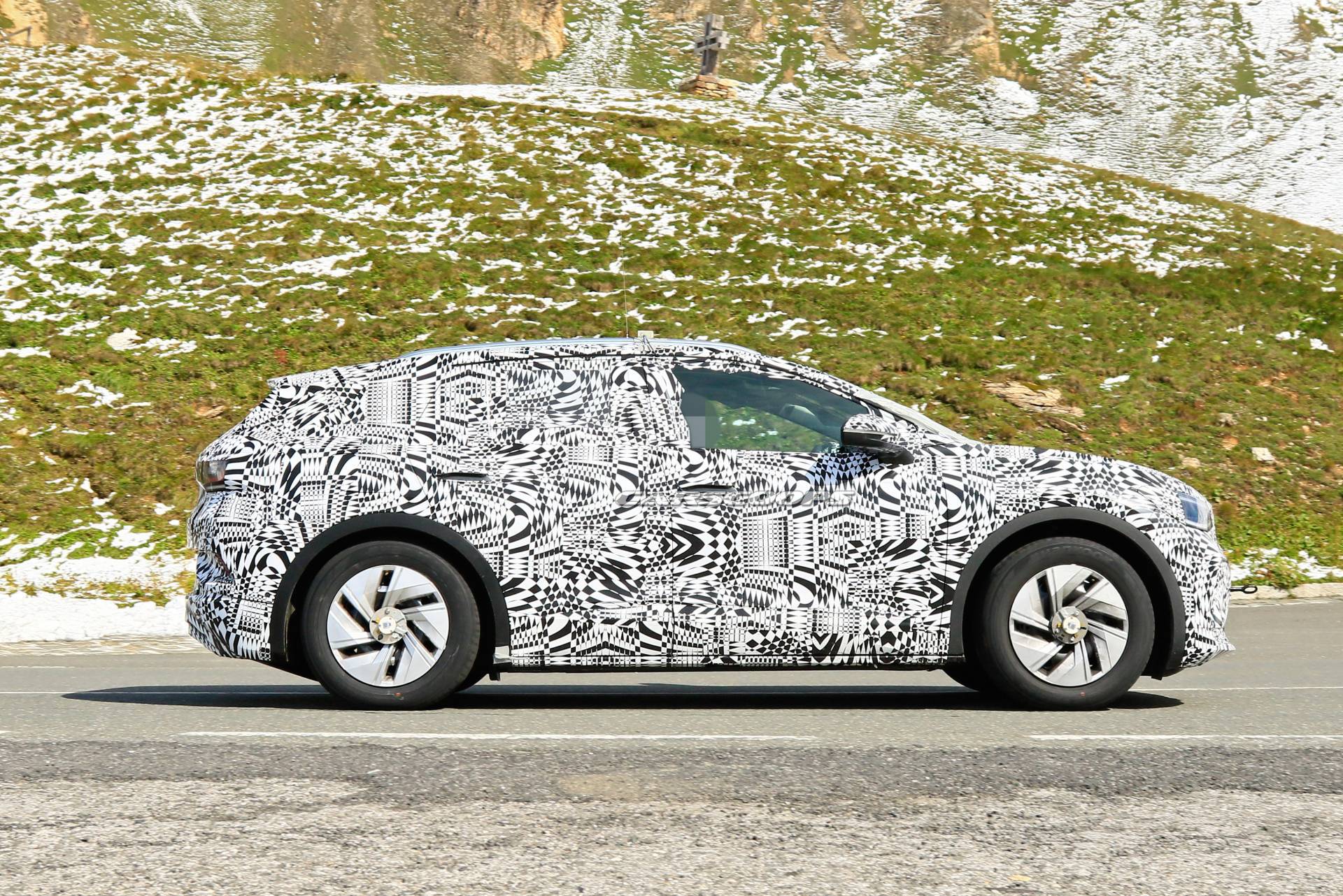 2021 VW ID.4 Compact Electric Crossover Spotted Testing Alongside ID.3 Hatch