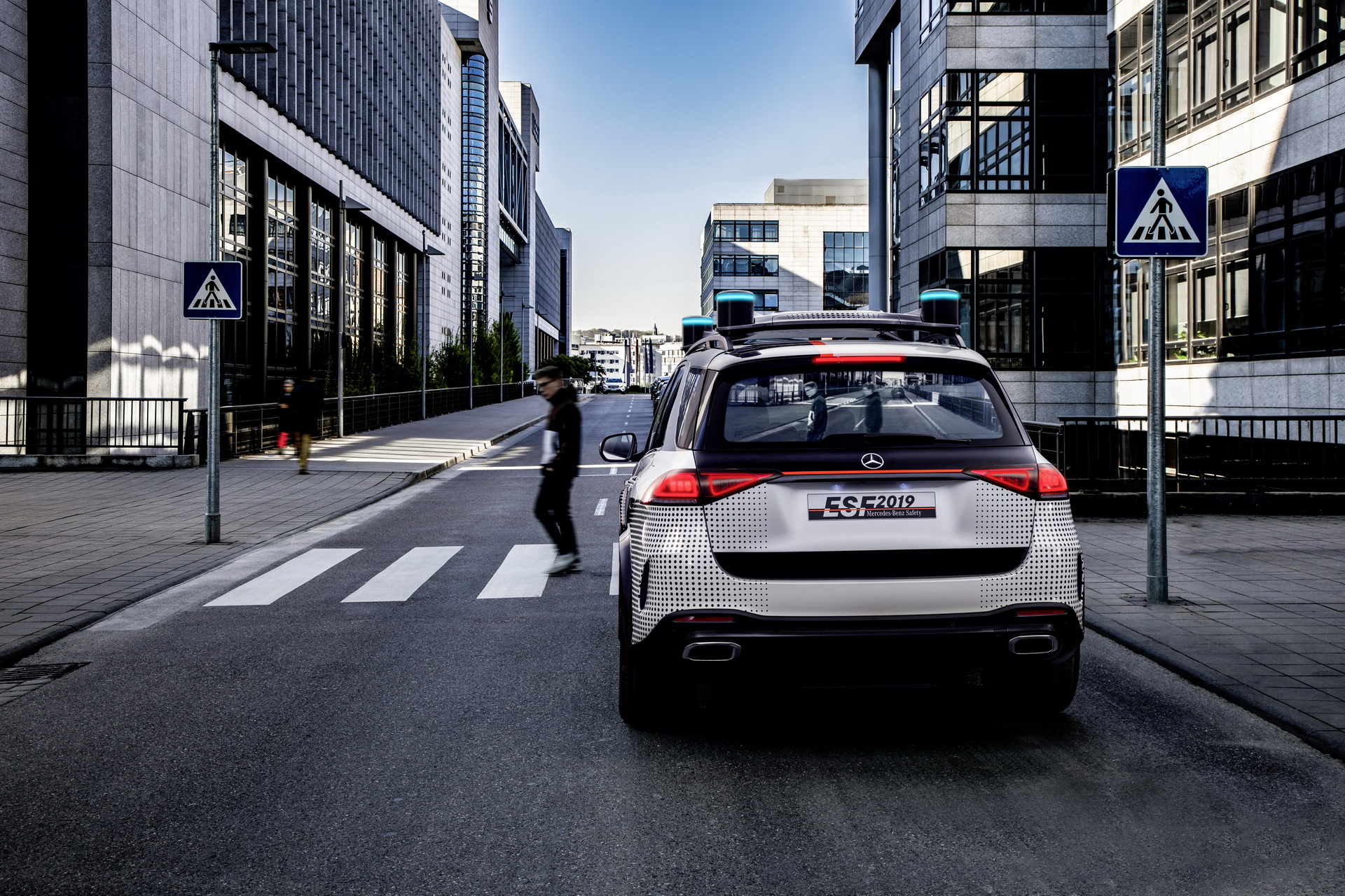 Mercedes’ New Experimental Safety Vehicle Is The World’s Most Clever GLE