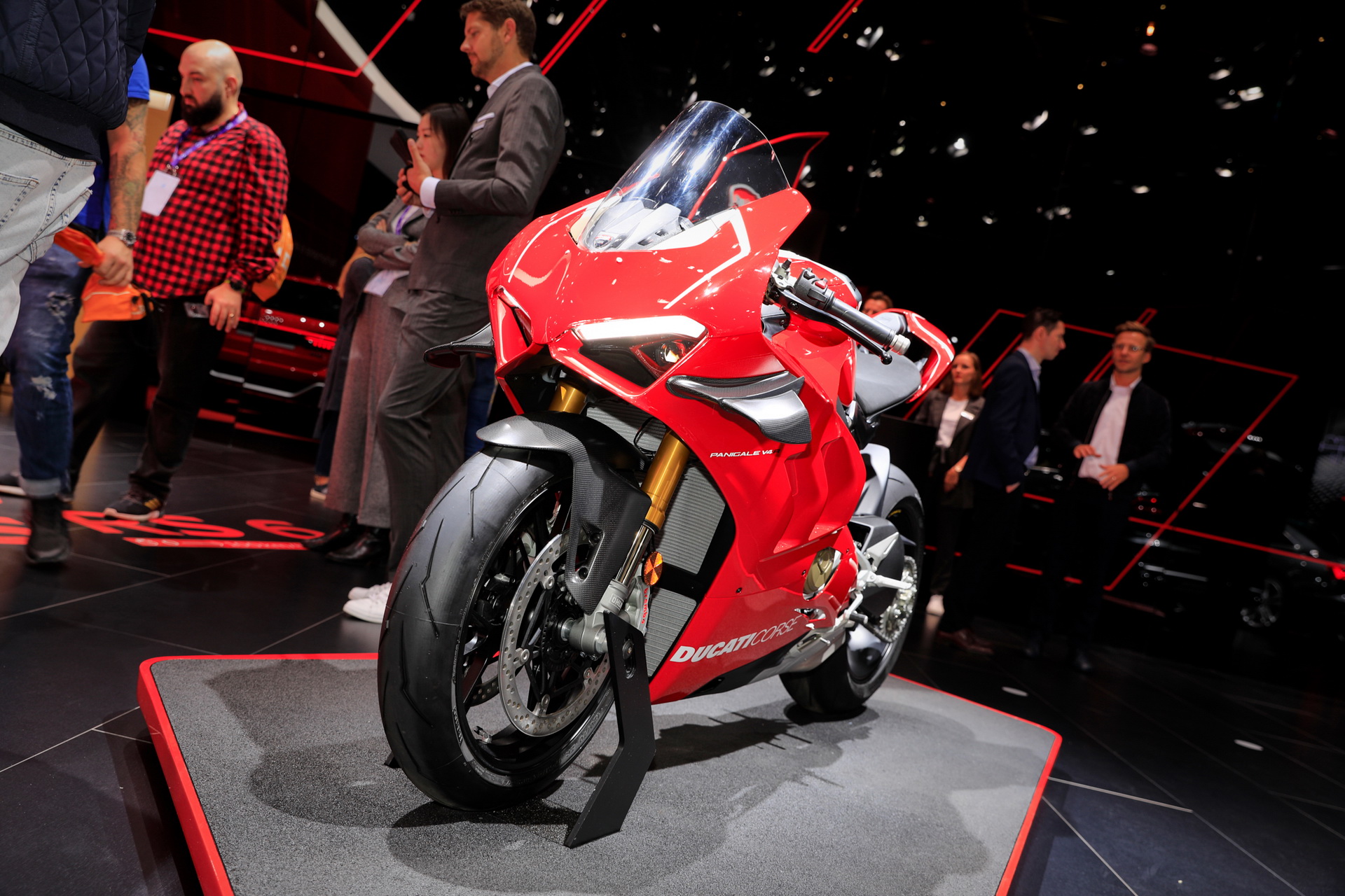 Glossy Red 2020 Audi RS6 Avant Is Frankfurt’s Most Extreme Family Car (And We Love It For That)