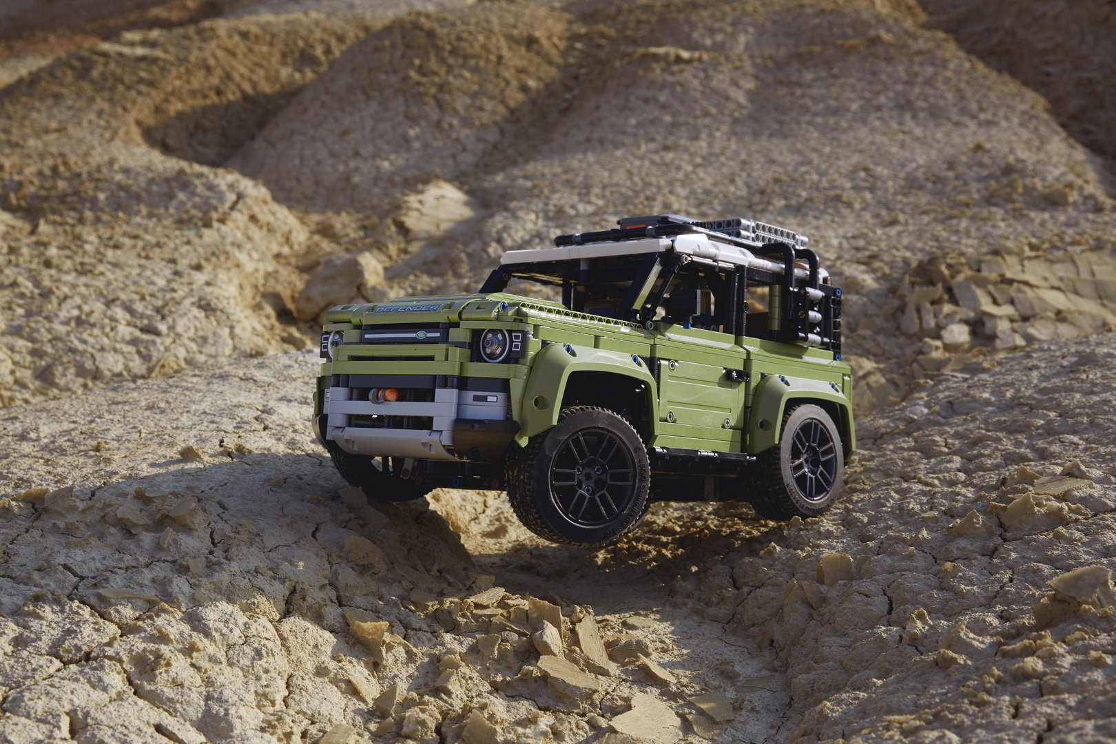 2020 Land Rover Defender Gets Its Own, Extremely Detailed LEGO Technic Set