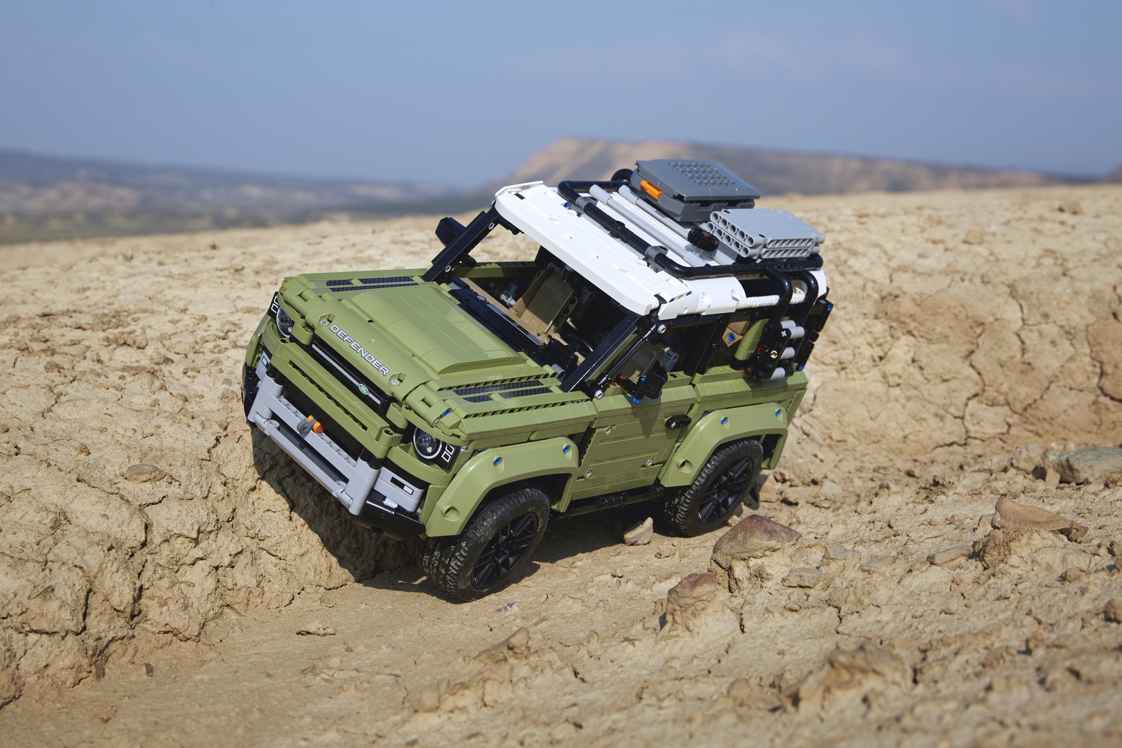 2020 Land Rover Defender Gets Its Own, Extremely Detailed LEGO Technic Set